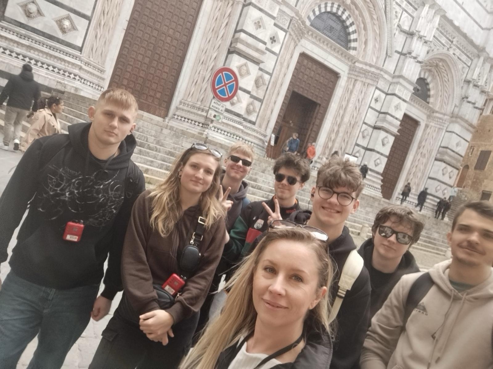 Zdjęcie w galerii na portalu naszraciborz.pl: Toskańska odyseja raciborskiego Mechanika. Tydzień we Włoszech pełen wyzwań i humoru wiadomości z regionu