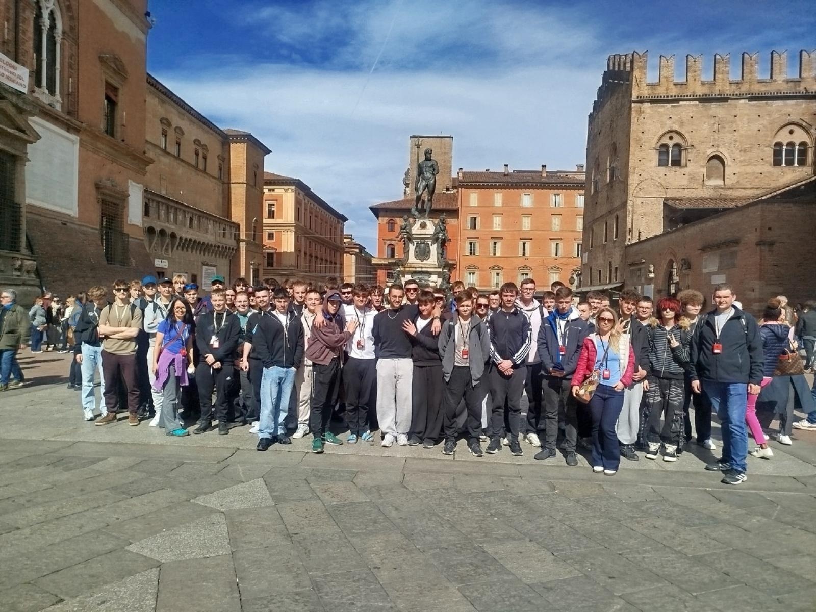 Zdjęcie w galerii na portalu naszraciborz.pl: Toskańska odyseja raciborskiego Mechanika. Tydzień we Włoszech pełen wyzwań i humoru wiadomości z regionu