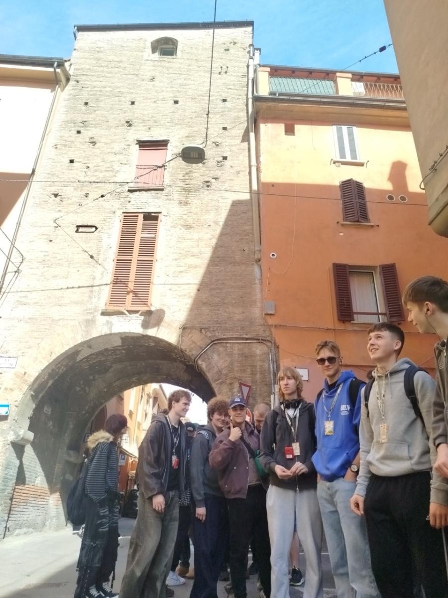 Zdjęcie w galerii na portalu naszraciborz.pl: Toskańska odyseja raciborskiego Mechanika. Tydzień we Włoszech pełen wyzwań i humoru wiadomości z regionu