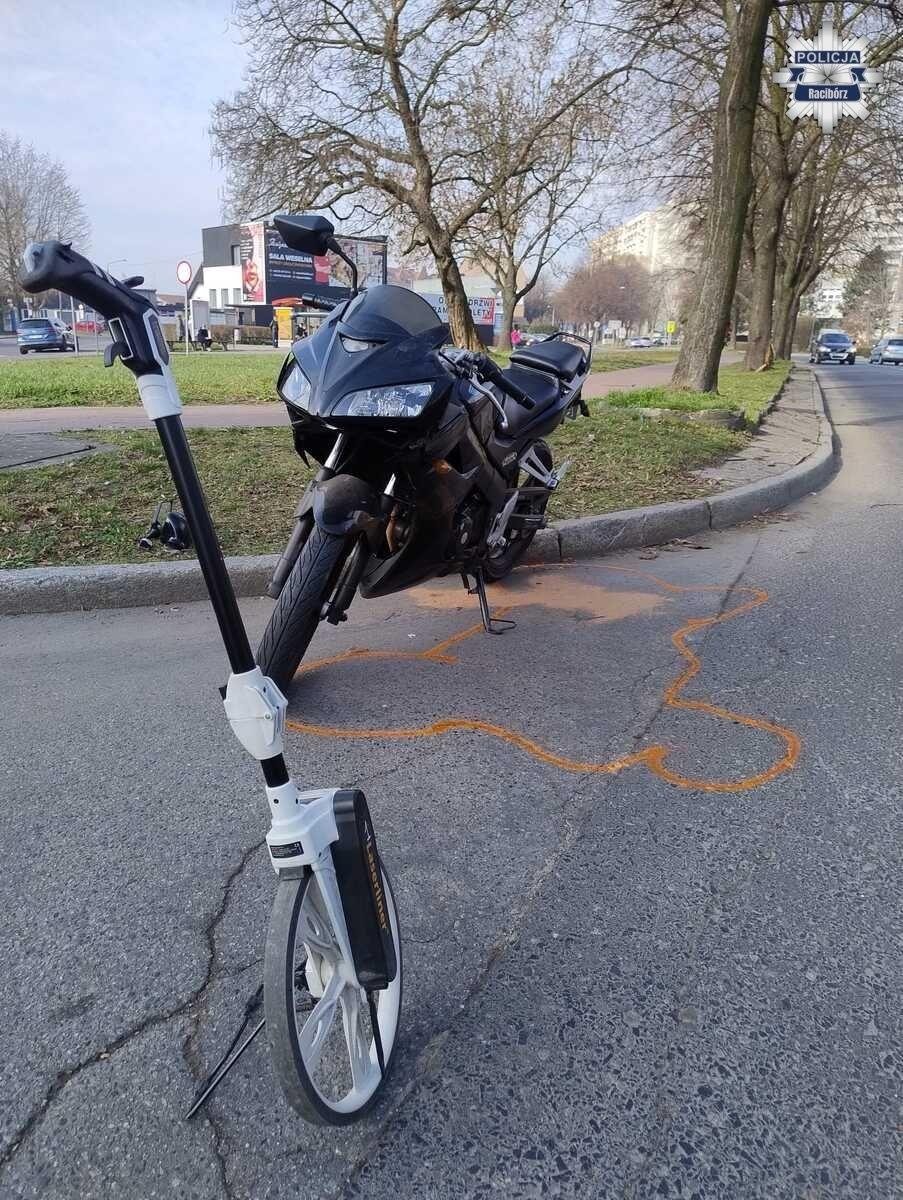 Zdjęcie w galerii na portalu naszraciborz.pl: Groźne zdarzenie drogowe w Raciborzu. Nastolatek trafił do szpitala wiadomości z regionu