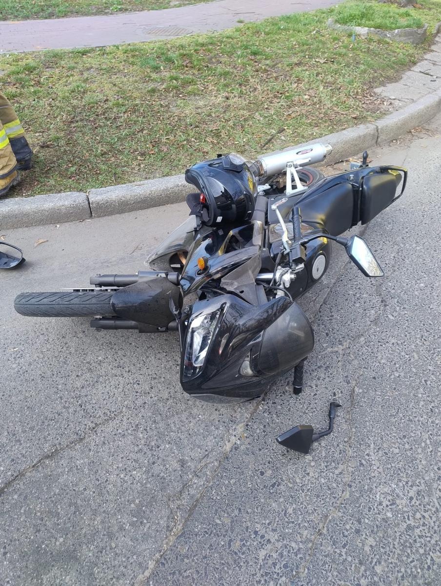 Zdjęcie w galerii na portalu naszraciborz.pl: Groźne zdarzenie drogowe w Raciborzu. Nastolatek trafił do szpitala wiadomości z regionu