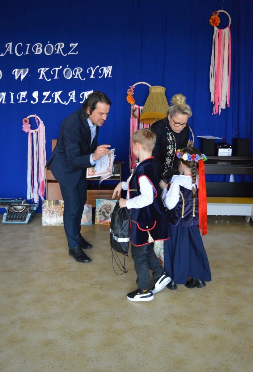 Zdjęcie w galerii na portalu naszraciborz.pl: Racibórz – miasto, w którym mieszkam. Konkurs międzyprzedszkolny pełen wiedzy i zabawy wiadomości z regionu