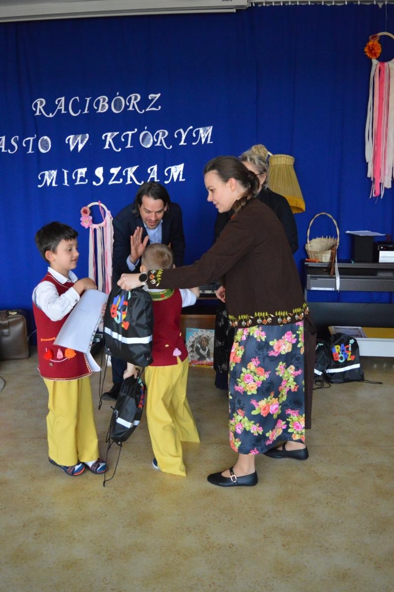 Zdjęcie w galerii na portalu naszraciborz.pl: Racibórz – miasto, w którym mieszkam. Konkurs międzyprzedszkolny pełen wiedzy i zabawy wiadomości z regionu