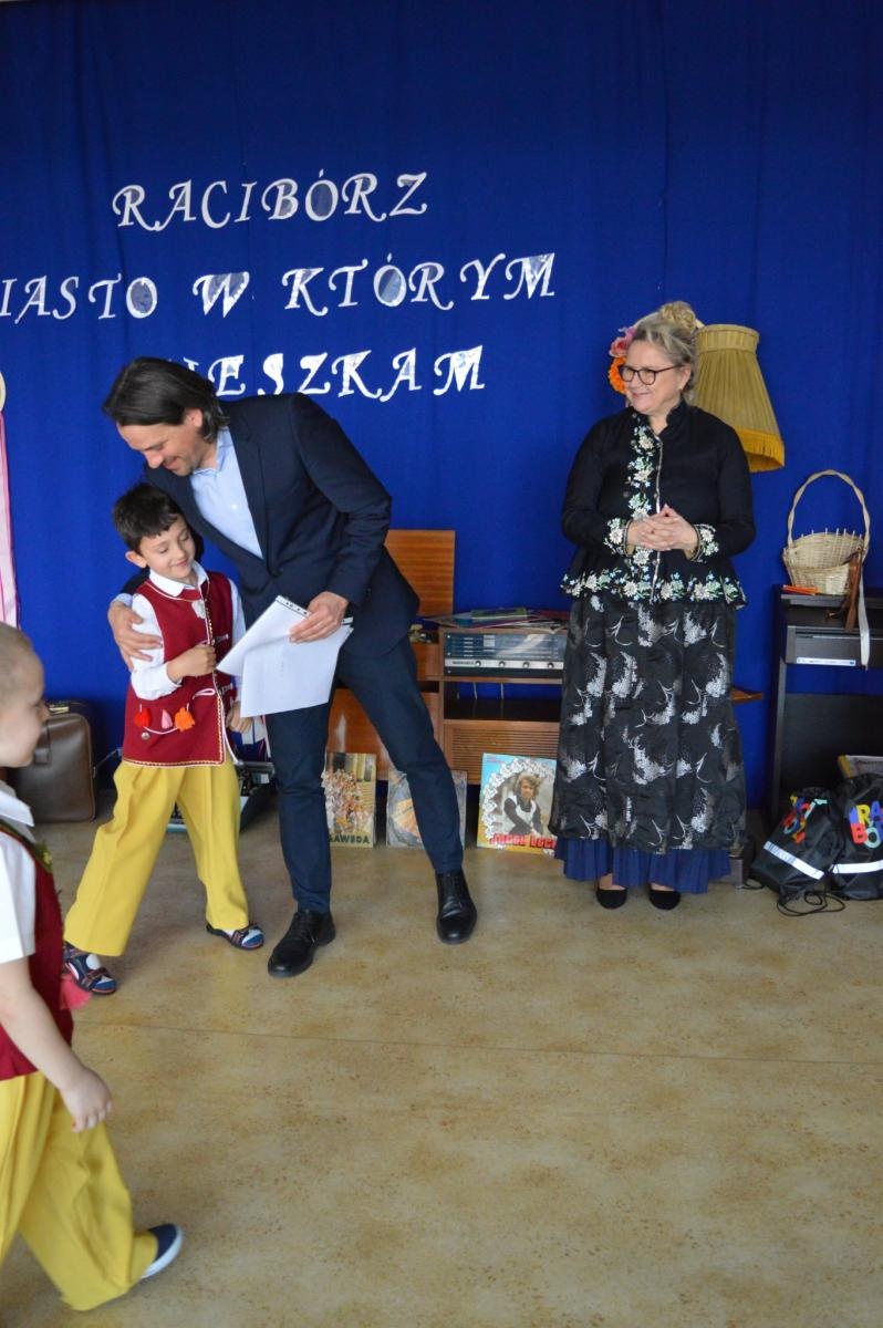 Zdjęcie w galerii na portalu naszraciborz.pl: Racibórz – miasto, w którym mieszkam. Konkurs międzyprzedszkolny pełen wiedzy i zabawy wiadomości z regionu