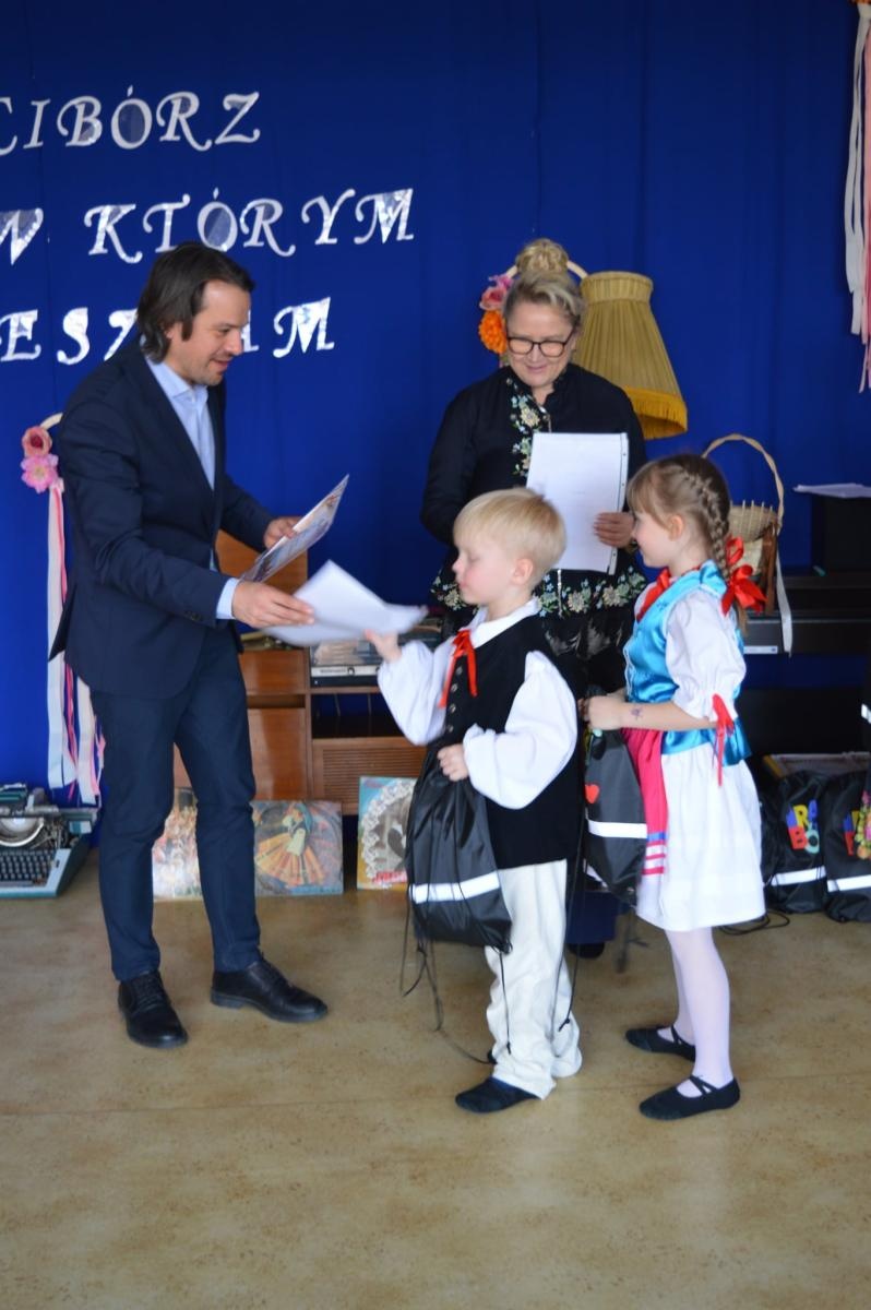 Zdjęcie w galerii na portalu naszraciborz.pl: Racibórz – miasto, w którym mieszkam. Konkurs międzyprzedszkolny pełen wiedzy i zabawy wiadomości z regionu