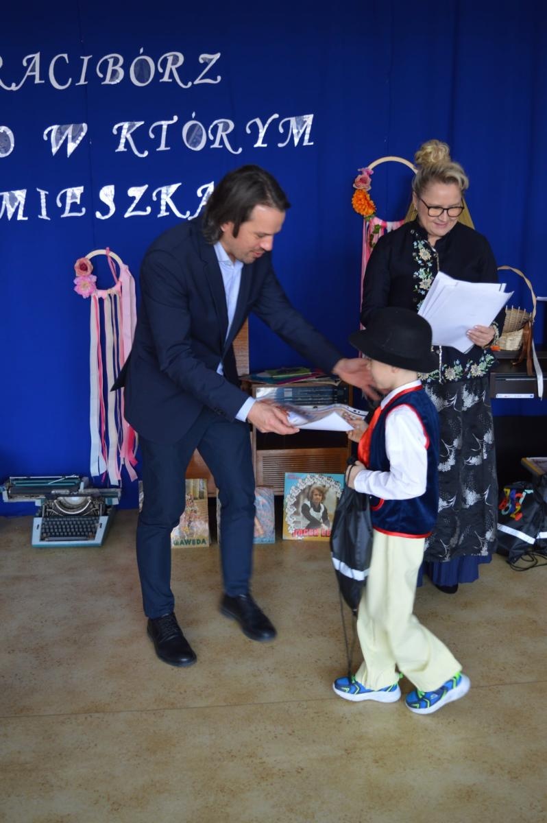 Zdjęcie w galerii na portalu naszraciborz.pl: Racibórz – miasto, w którym mieszkam. Konkurs międzyprzedszkolny pełen wiedzy i zabawy wiadomości z regionu