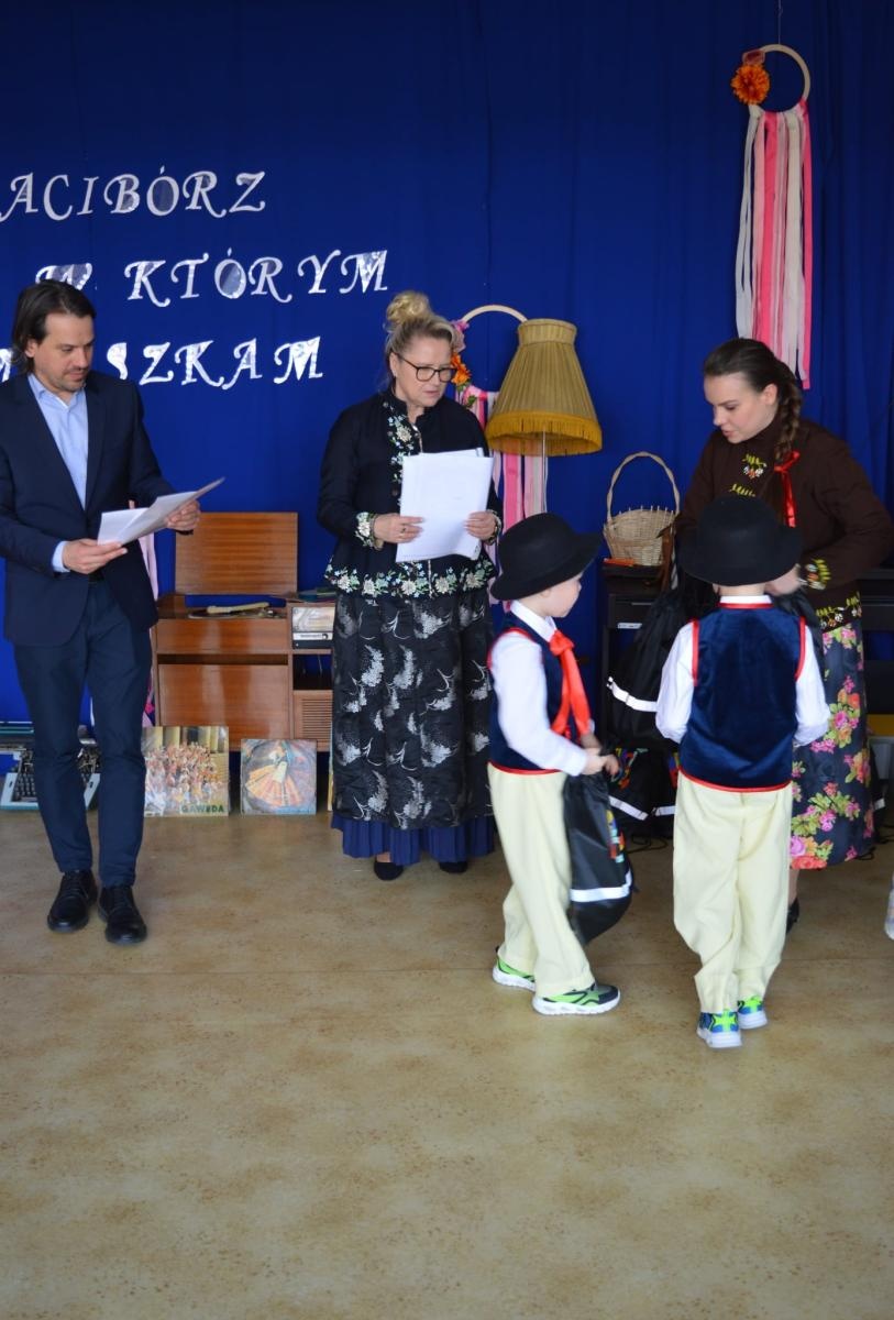 Zdjęcie w galerii na portalu naszraciborz.pl: Racibórz – miasto, w którym mieszkam. Konkurs międzyprzedszkolny pełen wiedzy i zabawy wiadomości z regionu