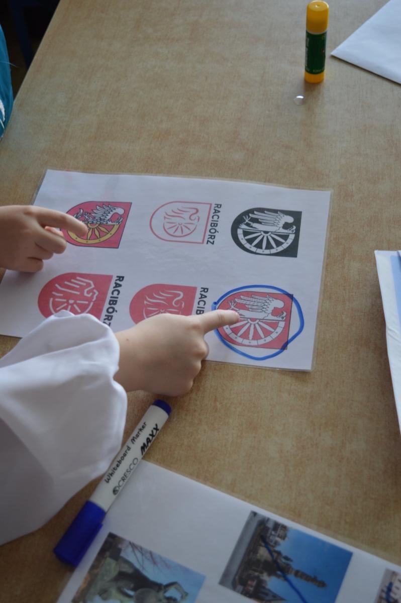 Zdjęcie w galerii na portalu naszraciborz.pl: Racibórz – miasto, w którym mieszkam. Konkurs międzyprzedszkolny pełen wiedzy i zabawy wiadomości z regionu