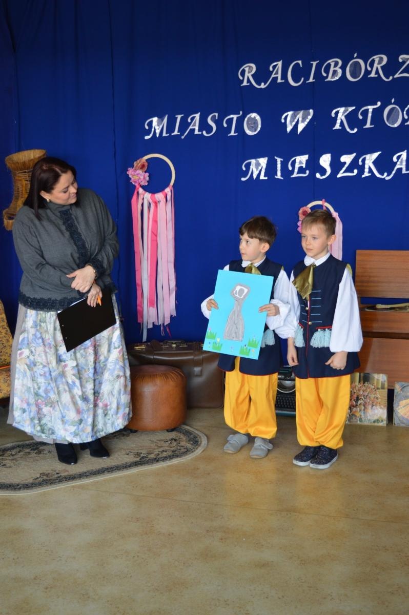 Zdjęcie w galerii na portalu naszraciborz.pl: Racibórz – miasto, w którym mieszkam. Konkurs międzyprzedszkolny pełen wiedzy i zabawy wiadomości z regionu