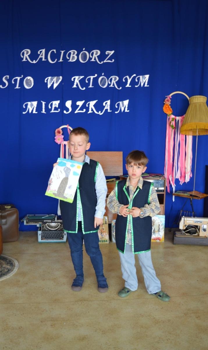 Zdjęcie w galerii na portalu naszraciborz.pl: Racibórz – miasto, w którym mieszkam. Konkurs międzyprzedszkolny pełen wiedzy i zabawy wiadomości z regionu