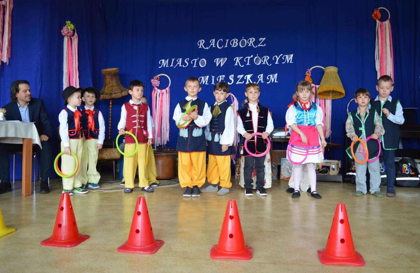 Zdjęcie w galerii na portalu naszraciborz.pl: Racibórz – miasto, w którym mieszkam. Konkurs międzyprzedszkolny pełen wiedzy i zabawy wiadomości z regionu