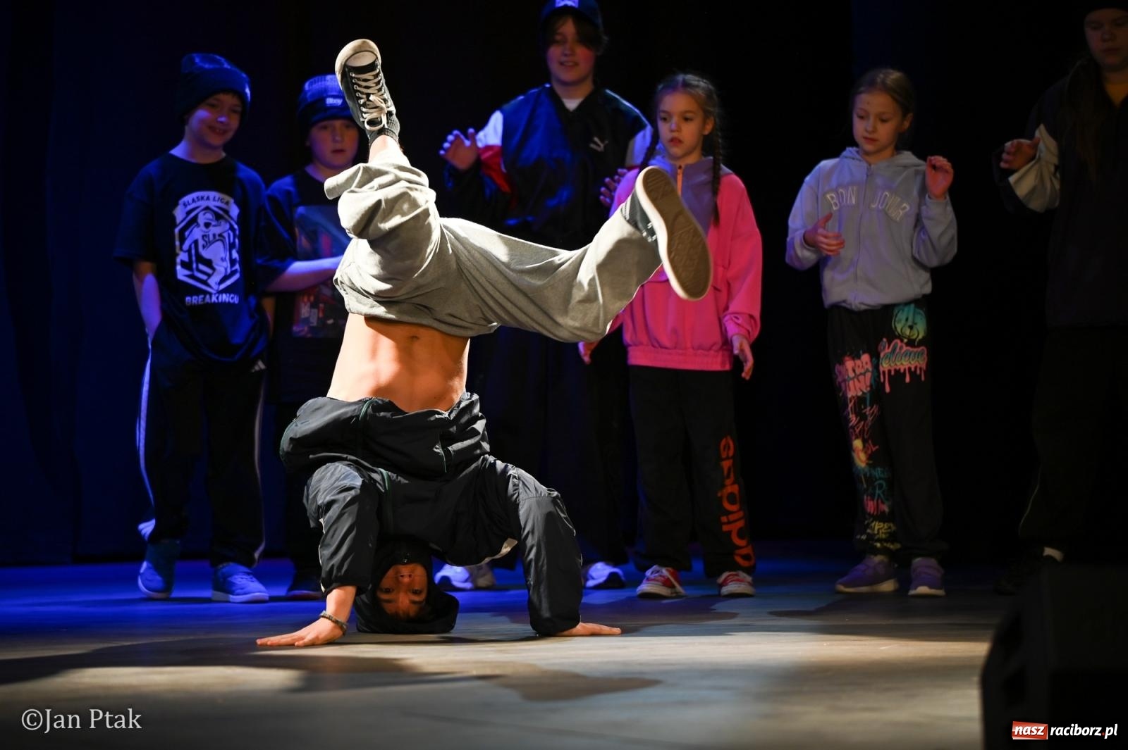 Zdjęcie w galerii na portalu naszraciborz.pl: Młodzieżowy koncert charytatywny The OfflineZone w Raciborzu [FOTO i WIDEO] wiadomości z regionu
