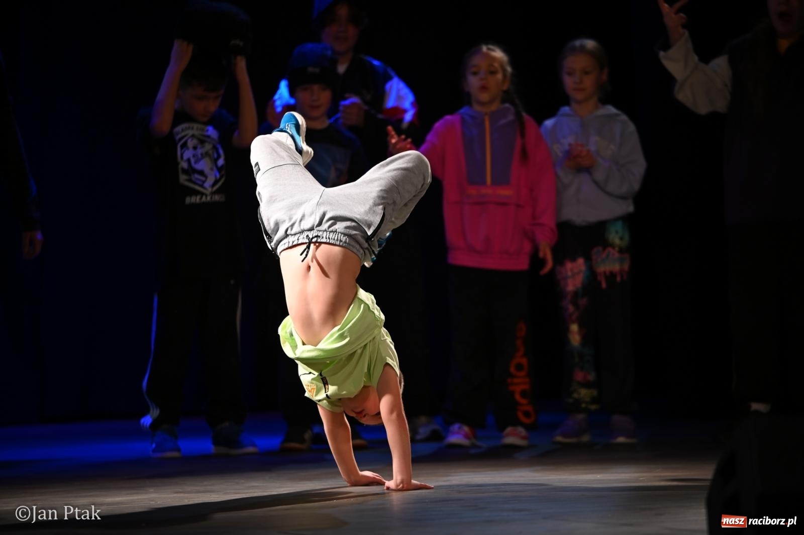Zdjęcie w galerii na portalu naszraciborz.pl: Młodzieżowy koncert charytatywny The OfflineZone w Raciborzu [FOTO i WIDEO] wiadomości z regionu