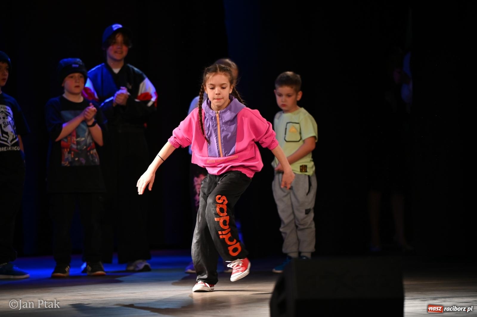 Zdjęcie w galerii na portalu naszraciborz.pl: Młodzieżowy koncert charytatywny The OfflineZone w Raciborzu [FOTO i WIDEO] wiadomości z regionu