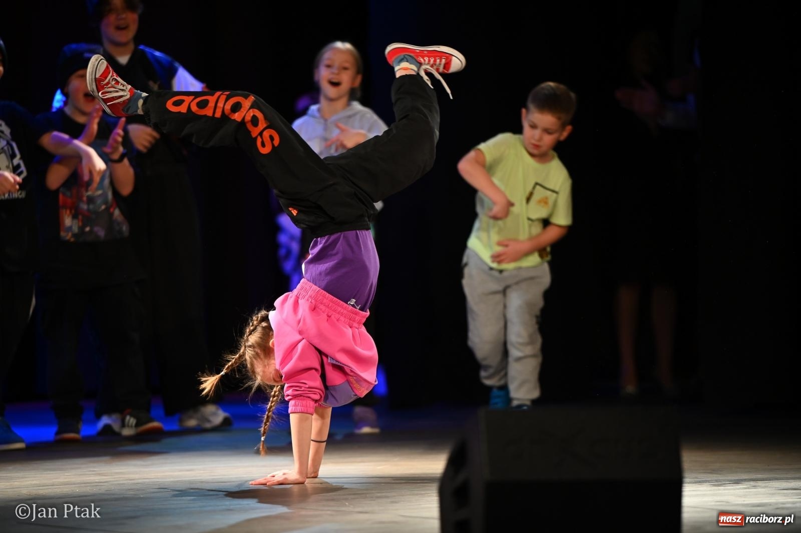 Zdjęcie w galerii na portalu naszraciborz.pl: Młodzieżowy koncert charytatywny The OfflineZone w Raciborzu [FOTO i WIDEO] wiadomości z regionu