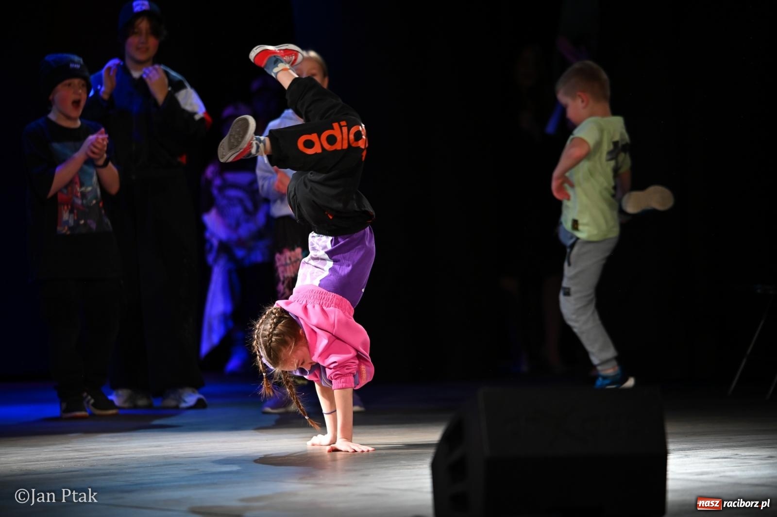 Zdjęcie w galerii na portalu naszraciborz.pl: Młodzieżowy koncert charytatywny The OfflineZone w Raciborzu [FOTO i WIDEO] wiadomości z regionu