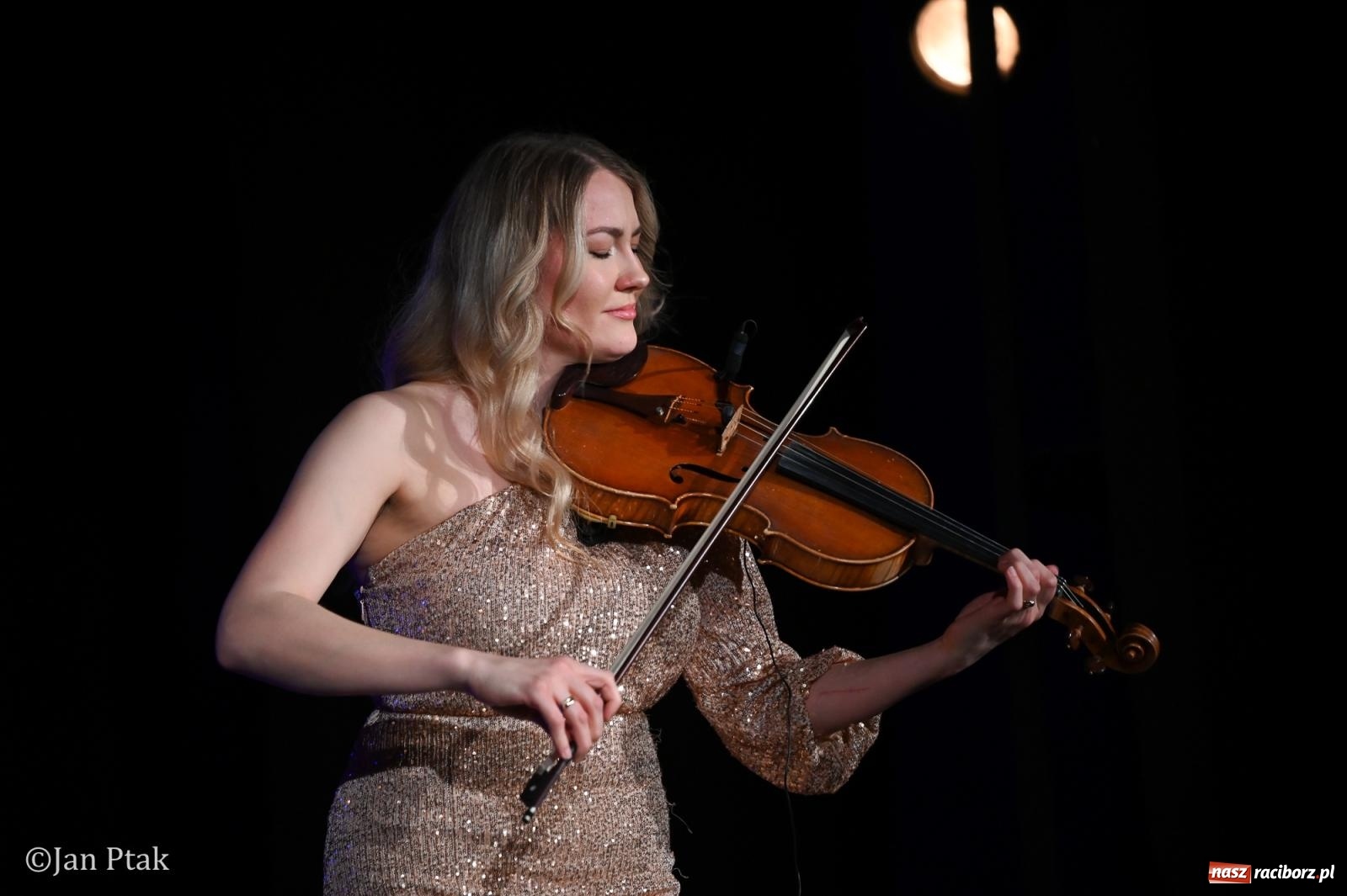 Zdjęcie w galerii na portalu naszraciborz.pl: Młodzieżowy koncert charytatywny The OfflineZone w Raciborzu [FOTO i WIDEO] wiadomości z regionu