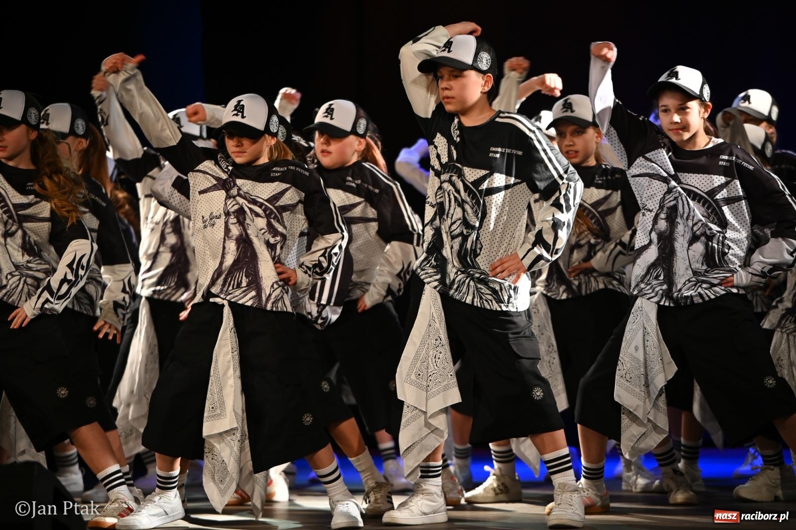 Zdjęcie w galerii na portalu naszraciborz.pl: Młodzieżowy koncert charytatywny The OfflineZone w Raciborzu [FOTO i WIDEO] wiadomości z regionu