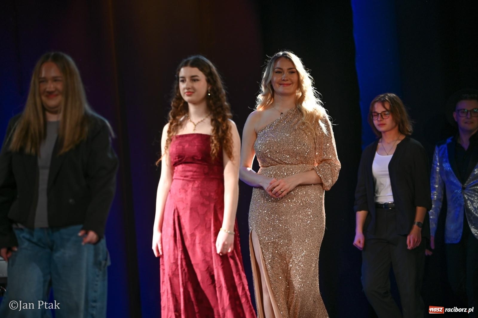 Zdjęcie w galerii na portalu naszraciborz.pl: Młodzieżowy koncert charytatywny The OfflineZone w Raciborzu [FOTO i WIDEO] wiadomości z regionu