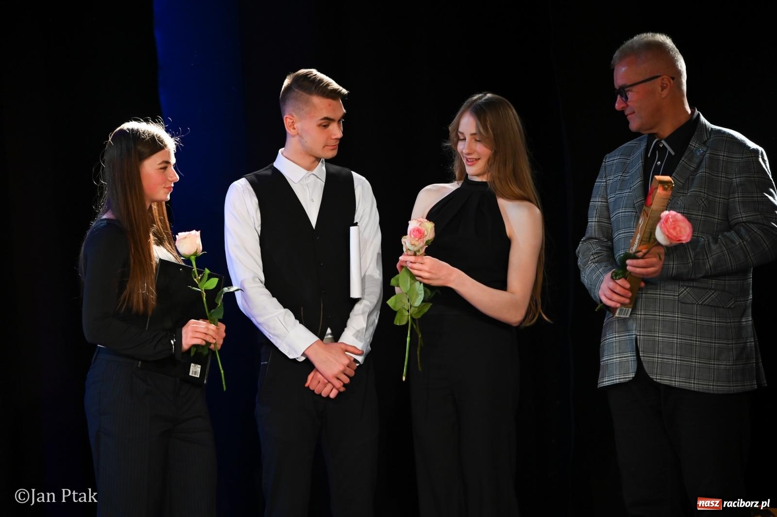 Zdjęcie w galerii na portalu naszraciborz.pl: Młodzieżowy koncert charytatywny The OfflineZone w Raciborzu [FOTO i WIDEO] wiadomości z regionu