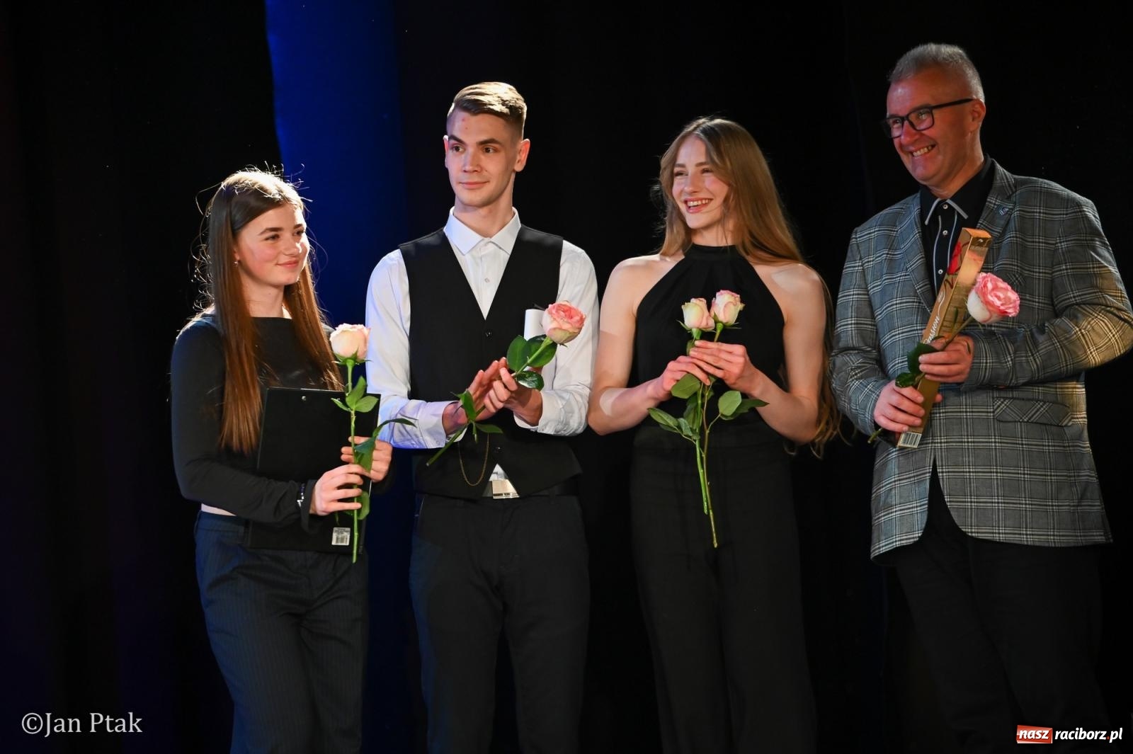 Zdjęcie w galerii na portalu naszraciborz.pl: Młodzieżowy koncert charytatywny The OfflineZone w Raciborzu [FOTO i WIDEO] wiadomości z regionu