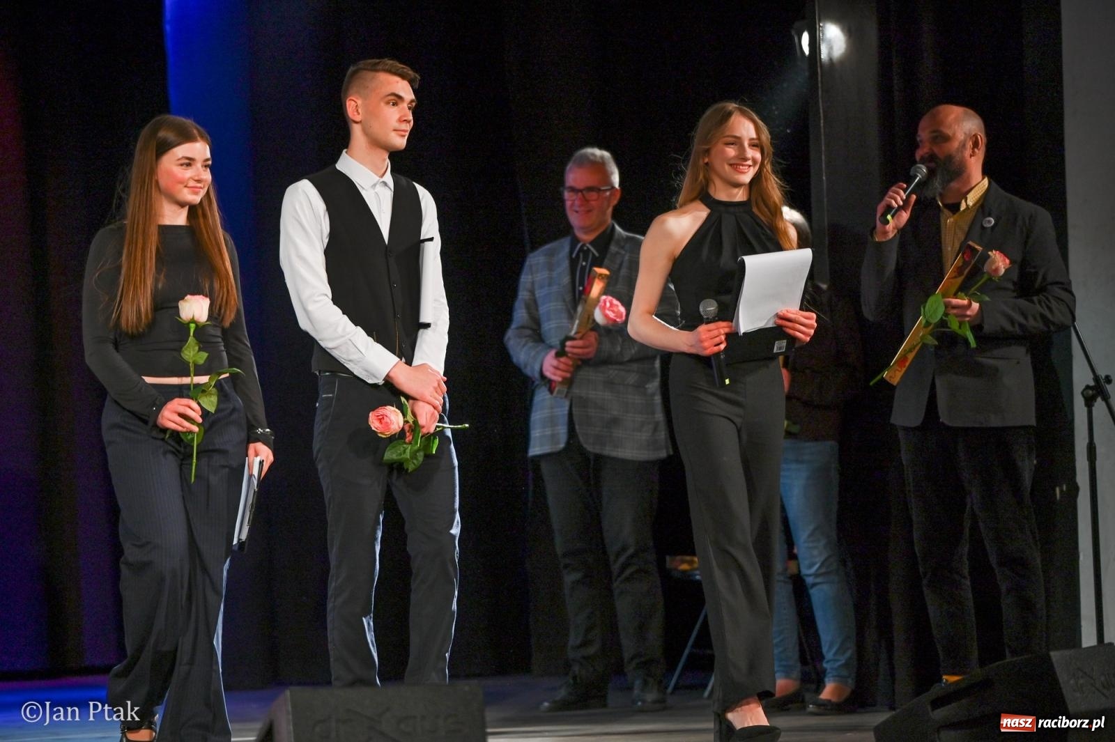 Zdjęcie w galerii na portalu naszraciborz.pl: Młodzieżowy koncert charytatywny The OfflineZone w Raciborzu [FOTO i WIDEO] wiadomości z regionu