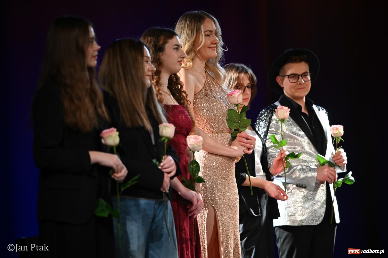 Zdjęcie w galerii na portalu naszraciborz.pl: Młodzieżowy koncert charytatywny The OfflineZone w Raciborzu [FOTO i WIDEO] wiadomości z regionu