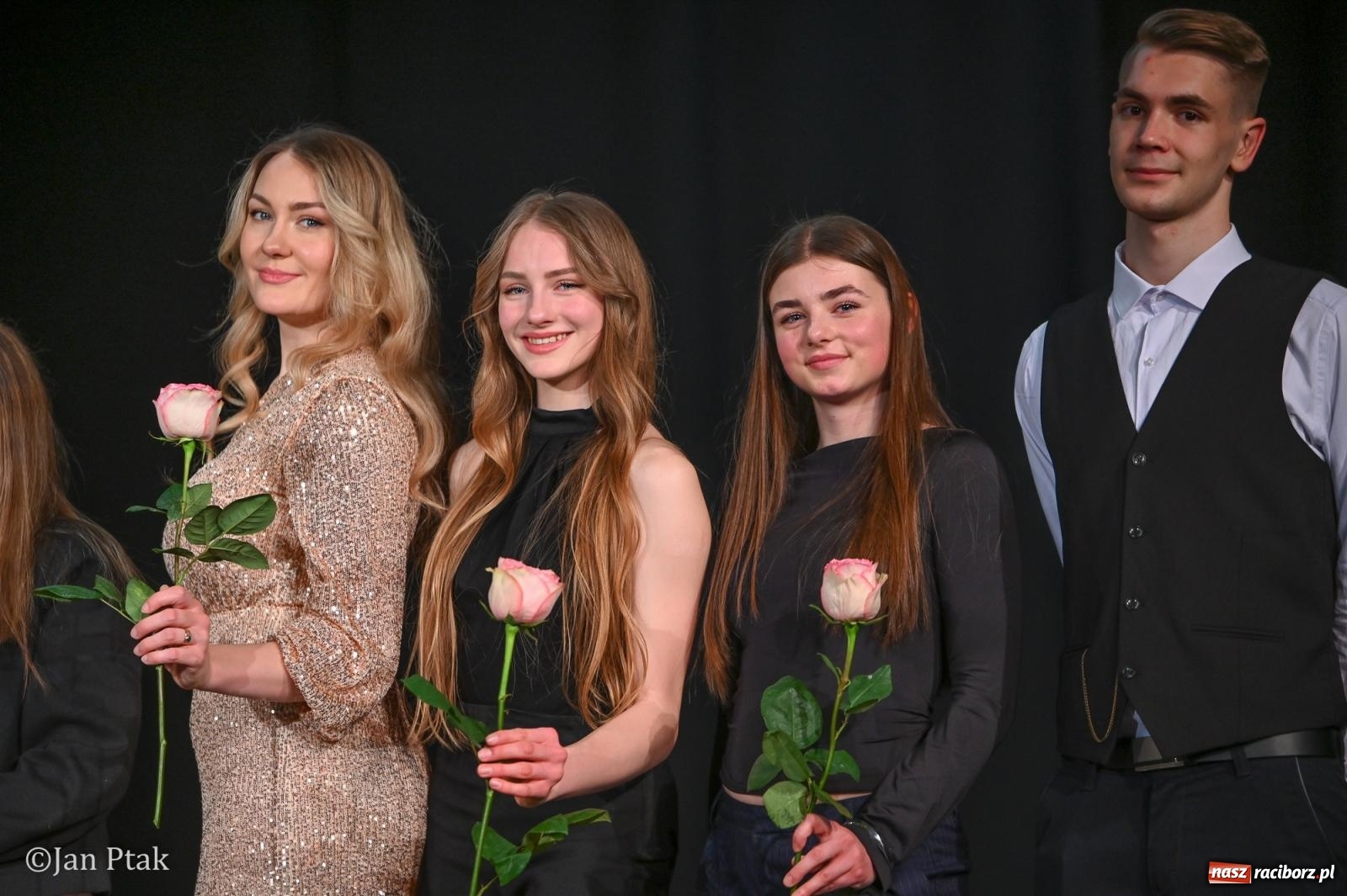 Zdjęcie w galerii na portalu naszraciborz.pl: Młodzieżowy koncert charytatywny The OfflineZone w Raciborzu [FOTO i WIDEO] wiadomości z regionu