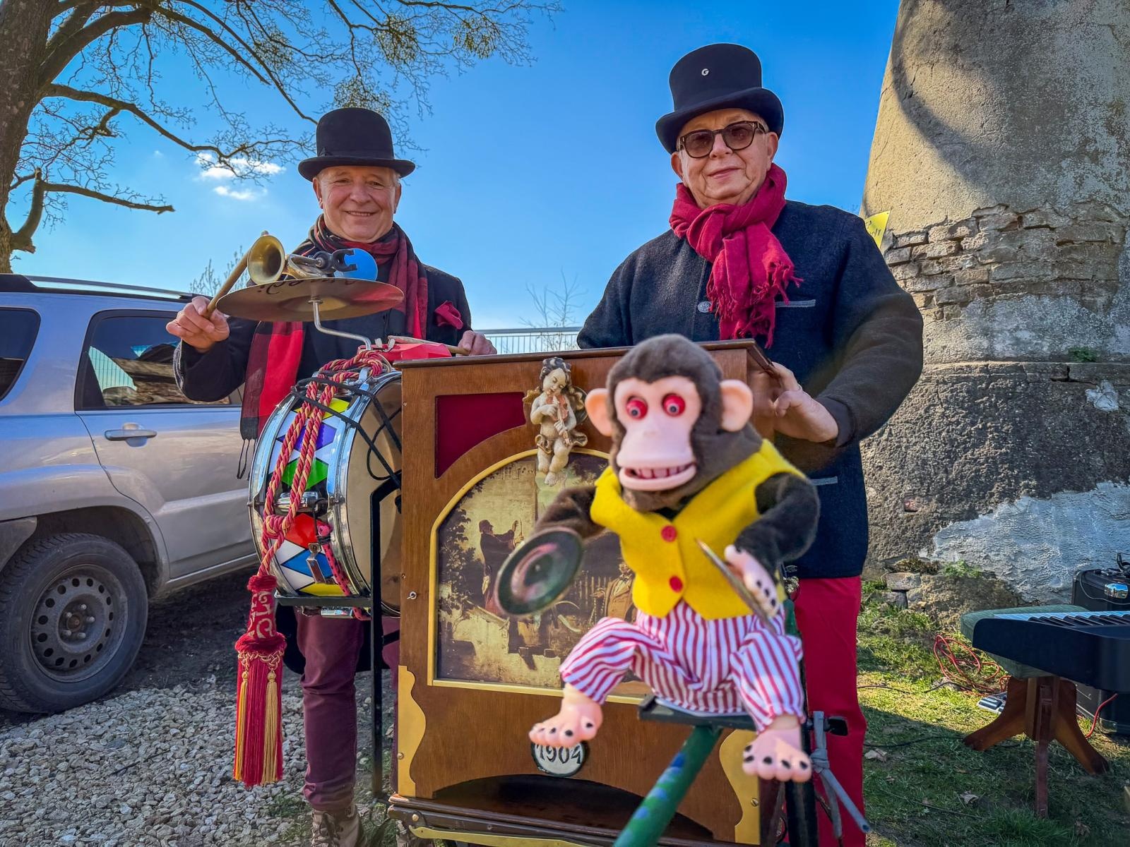 Zdjęcie w galerii na portalu naszraciborz.pl: Jarmark w Sławikowie przyciąga mieszkańców. Sprzyja pogoda i wyjątkowa atmosfera wiadomości z regionu