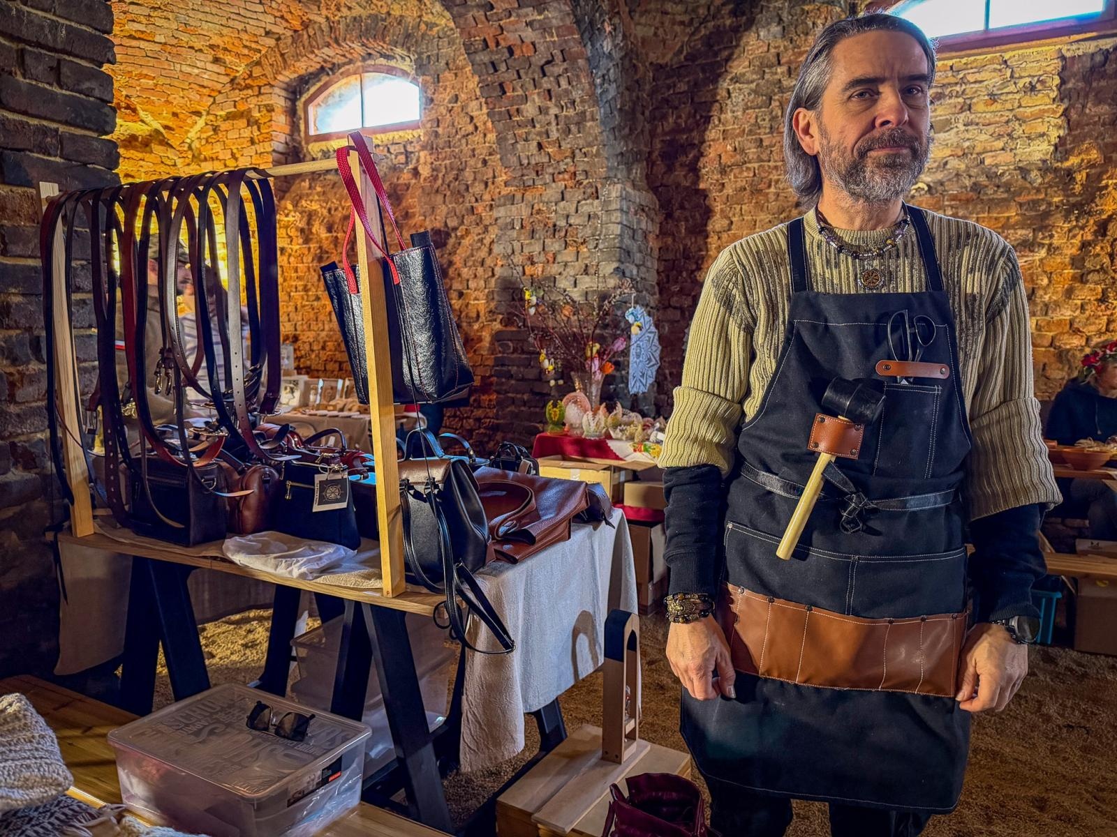 Zdjęcie w galerii na portalu naszraciborz.pl: Jarmark w Sławikowie przyciąga mieszkańców. Sprzyja pogoda i wyjątkowa atmosfera wiadomości z regionu