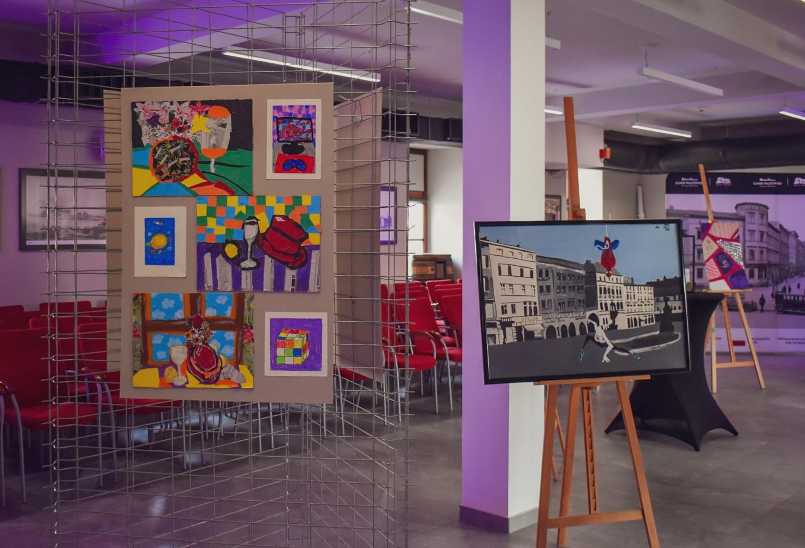 Zdjęcie w galerii na portalu naszraciborz.pl: Magiczny wernisaż prac młodych twórców w zamkowej słodowni [FOTO i WIDEO] wiadomości z regionu