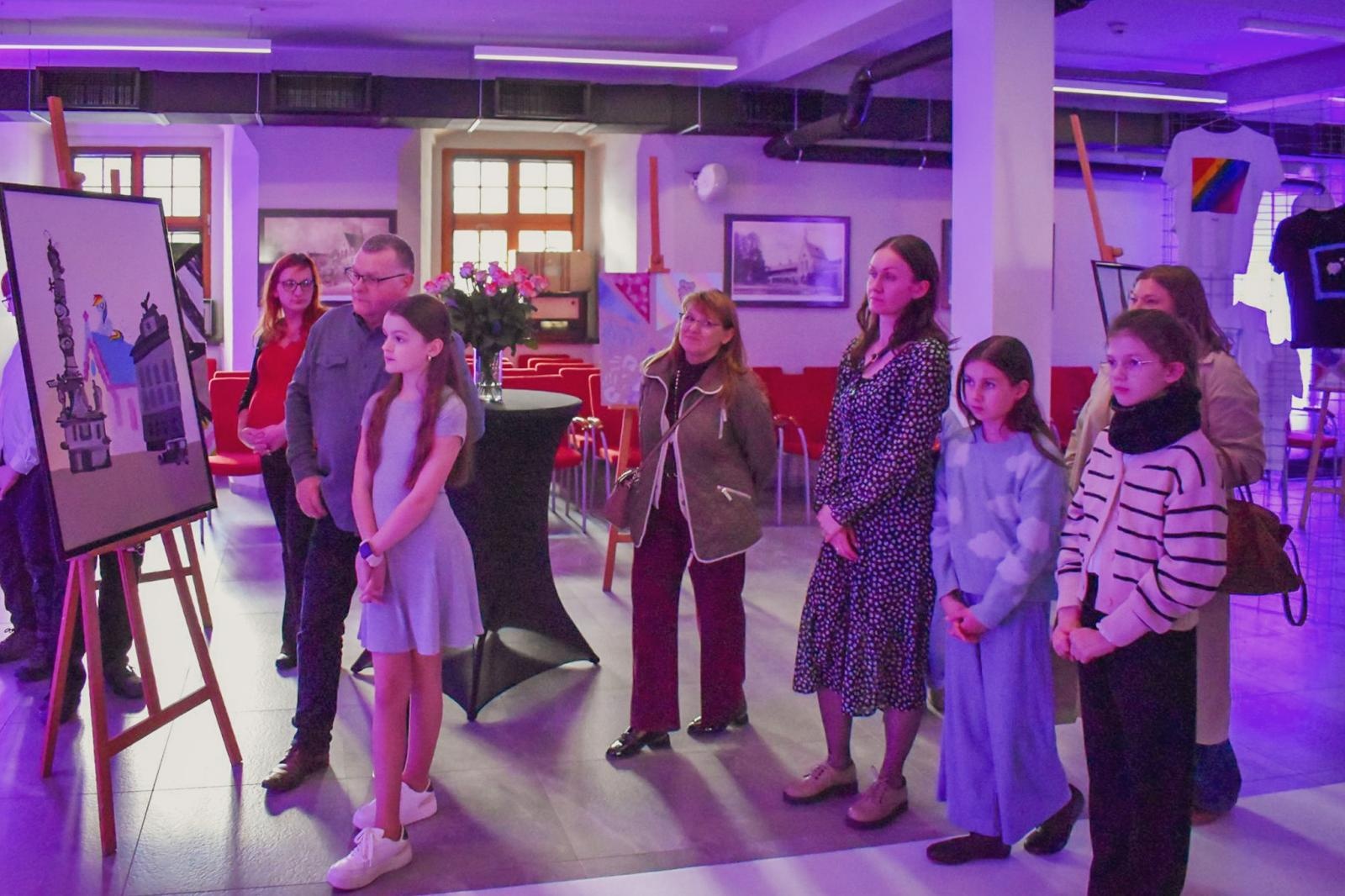 Zdjęcie w galerii na portalu naszraciborz.pl: Magiczny wernisaż prac młodych twórców w zamkowej słodowni [FOTO i WIDEO] wiadomości z regionu