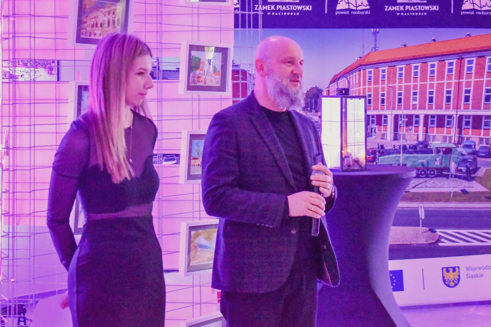 Zdjęcie w galerii na portalu naszraciborz.pl: Magiczny wernisaż prac młodych twórców w zamkowej słodowni [FOTO i WIDEO] wiadomości z regionu