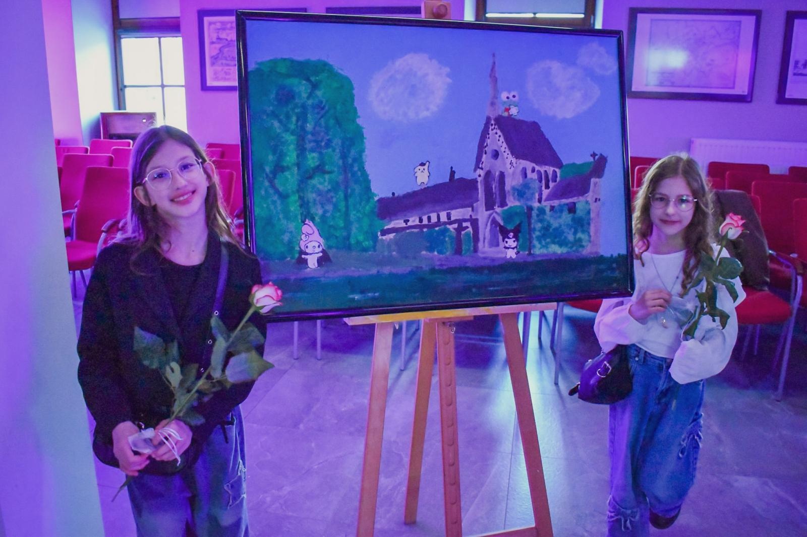 Zdjęcie w galerii na portalu naszraciborz.pl: Magiczny wernisaż prac młodych twórców w zamkowej słodowni [FOTO i WIDEO] wiadomości z regionu