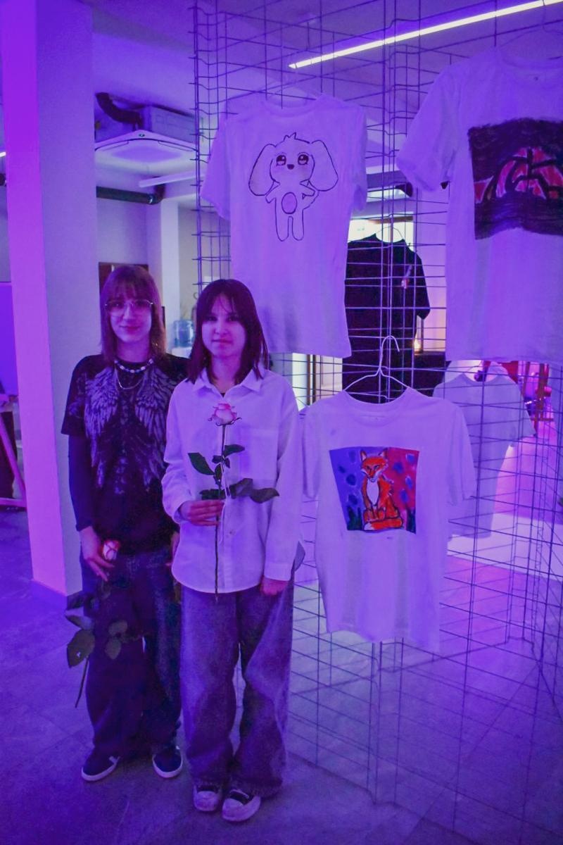 Zdjęcie w galerii na portalu naszraciborz.pl: Magiczny wernisaż prac młodych twórców w zamkowej słodowni [FOTO i WIDEO] wiadomości z regionu