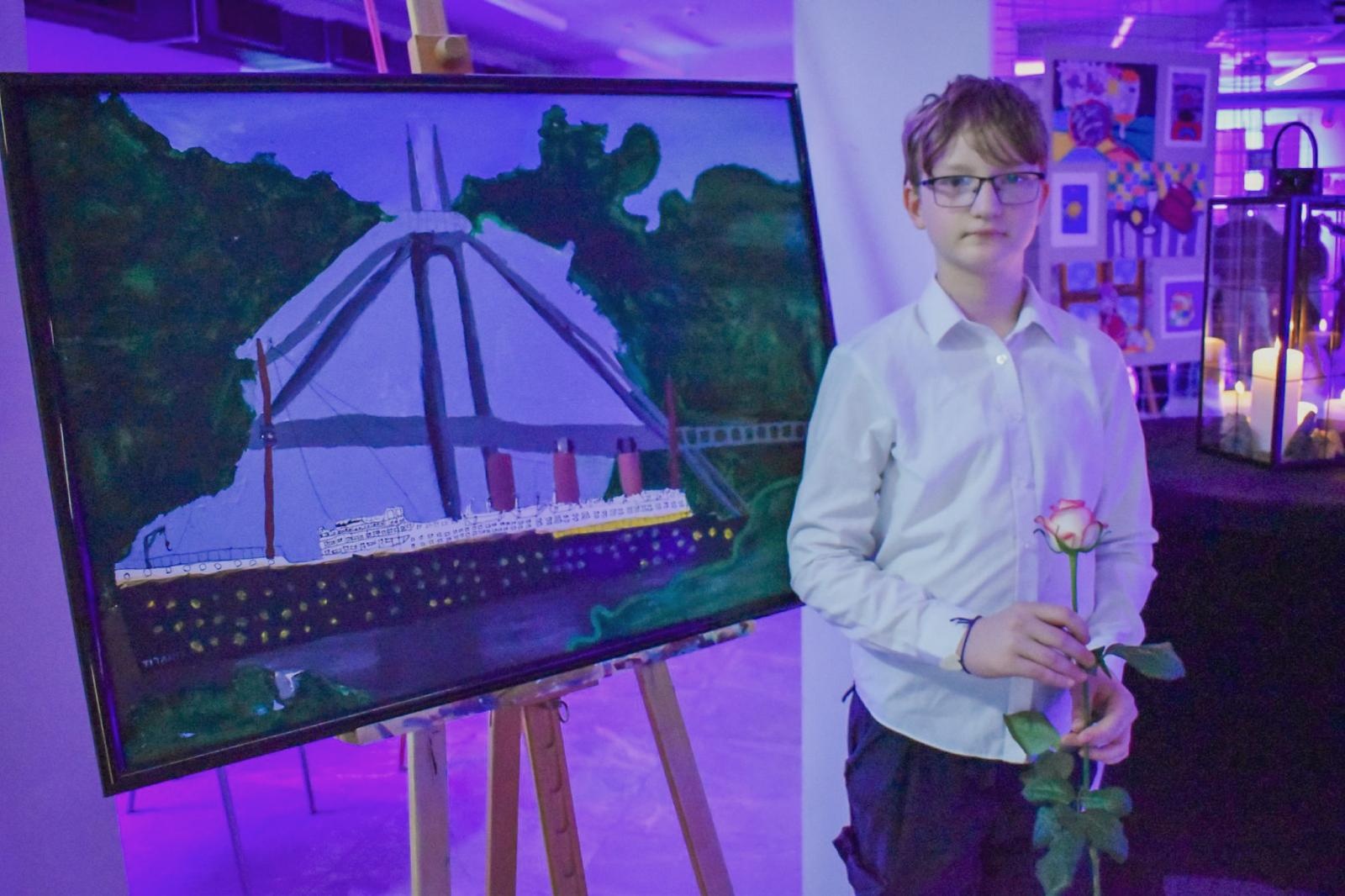 Zdjęcie w galerii na portalu naszraciborz.pl: Magiczny wernisaż prac młodych twórców w zamkowej słodowni [FOTO i WIDEO] wiadomości z regionu