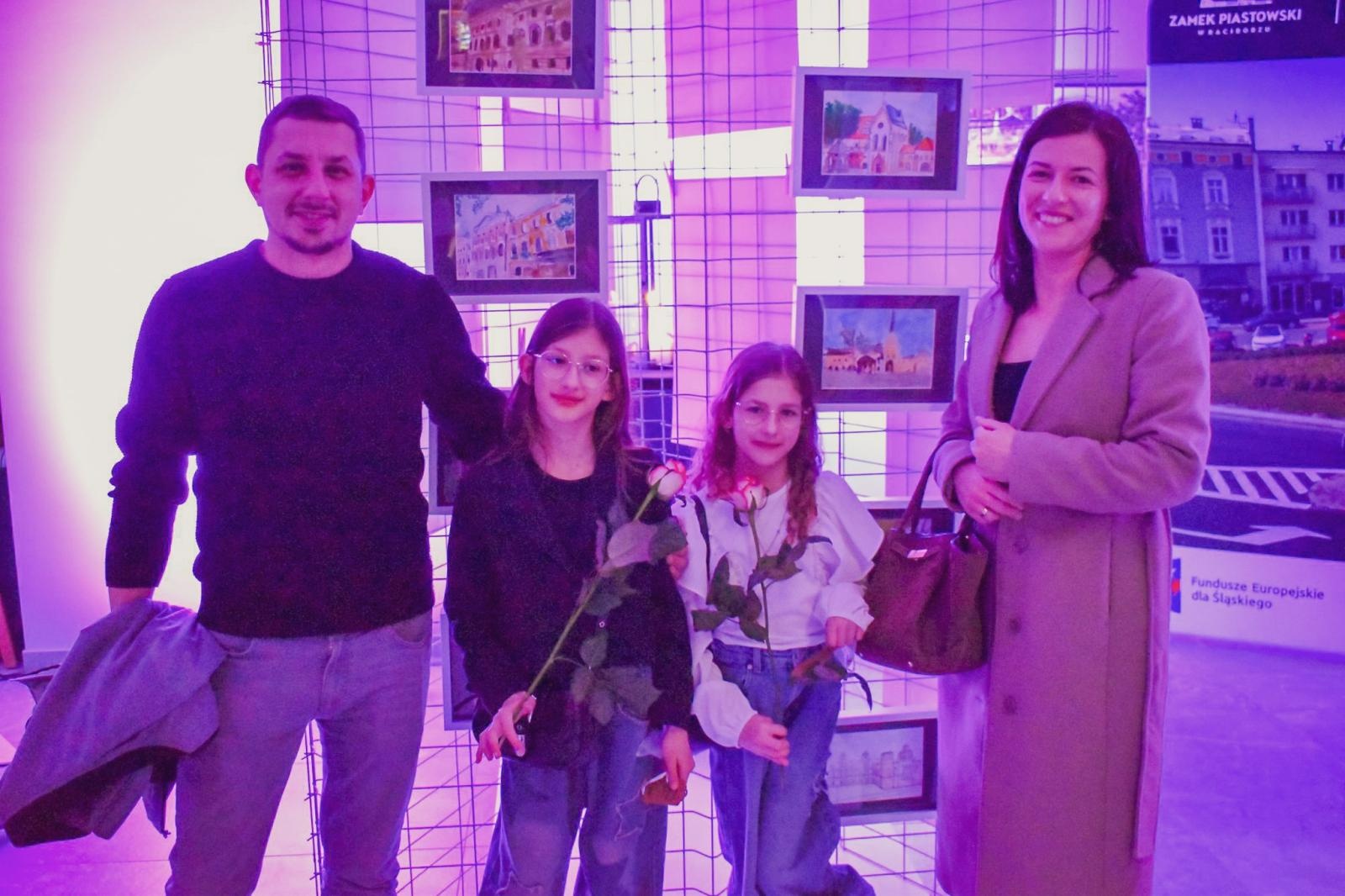 Zdjęcie w galerii na portalu naszraciborz.pl: Magiczny wernisaż prac młodych twórców w zamkowej słodowni [FOTO i WIDEO] wiadomości z regionu