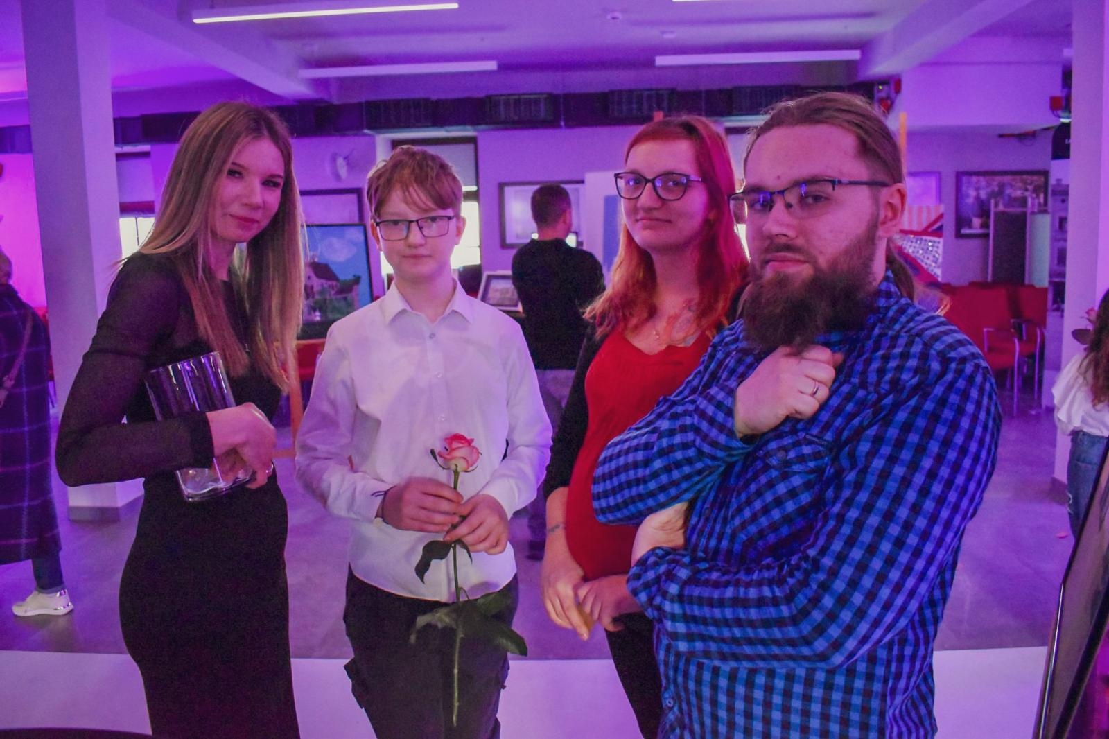 Zdjęcie w galerii na portalu naszraciborz.pl: Magiczny wernisaż prac młodych twórców w zamkowej słodowni [FOTO i WIDEO] wiadomości z regionu