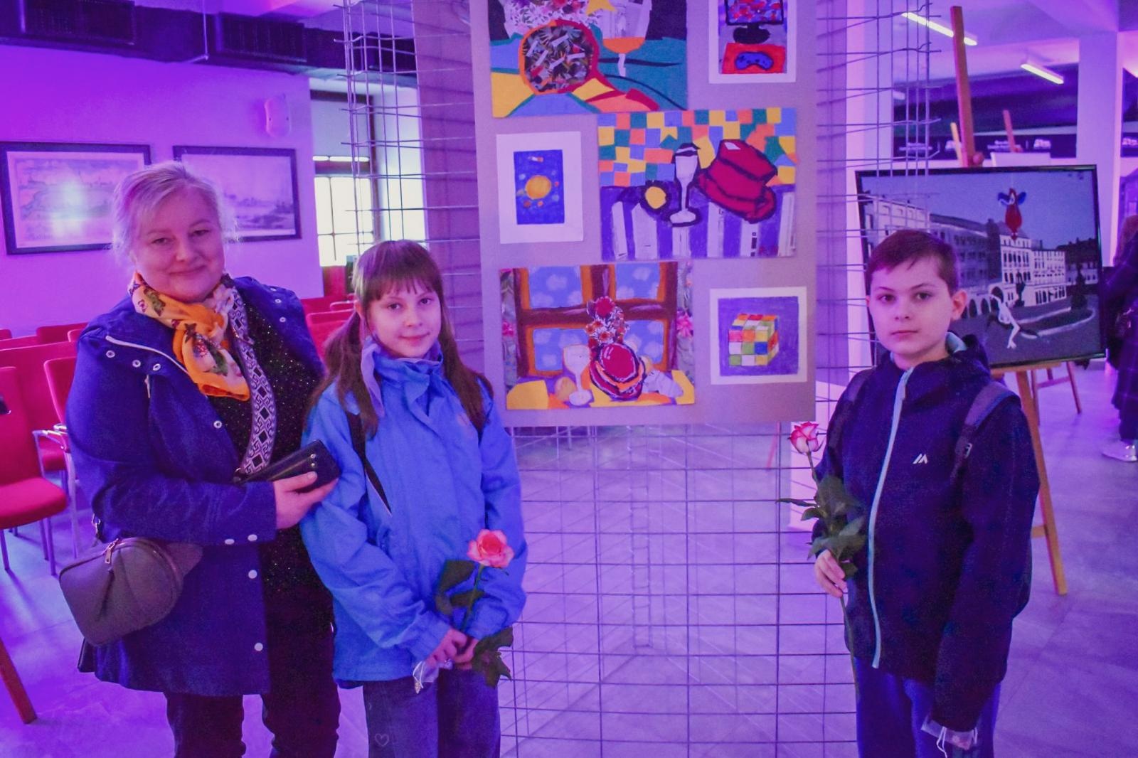 Zdjęcie w galerii na portalu naszraciborz.pl: Magiczny wernisaż prac młodych twórców w zamkowej słodowni [FOTO i WIDEO] wiadomości z regionu