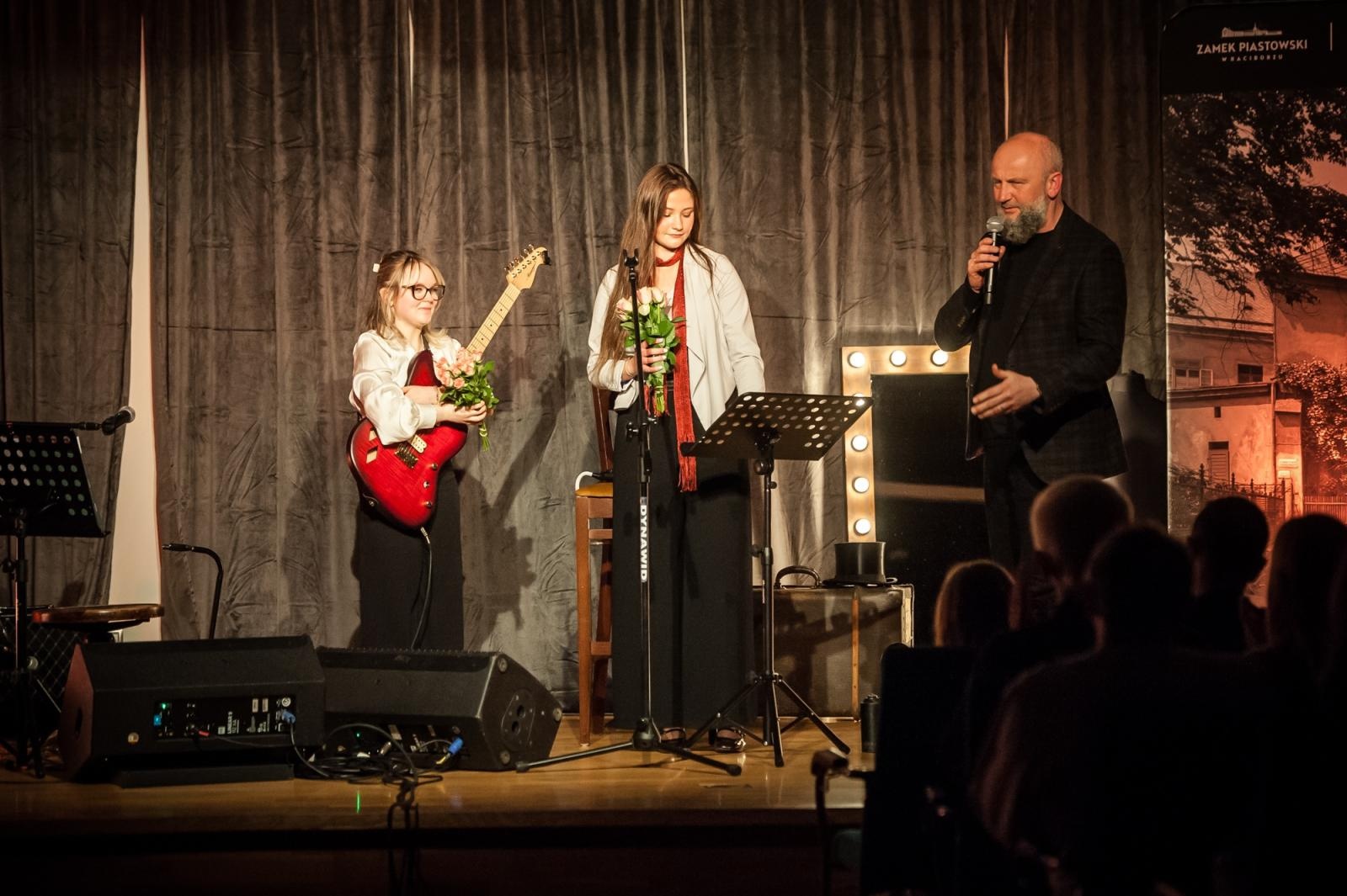 Zdjęcie w galerii na portalu naszraciborz.pl: R&B Classic na Zamku Piastowskim: Wieczór w rytmie największych hitów [FOTO i WIDEO] wiadomości z regionu