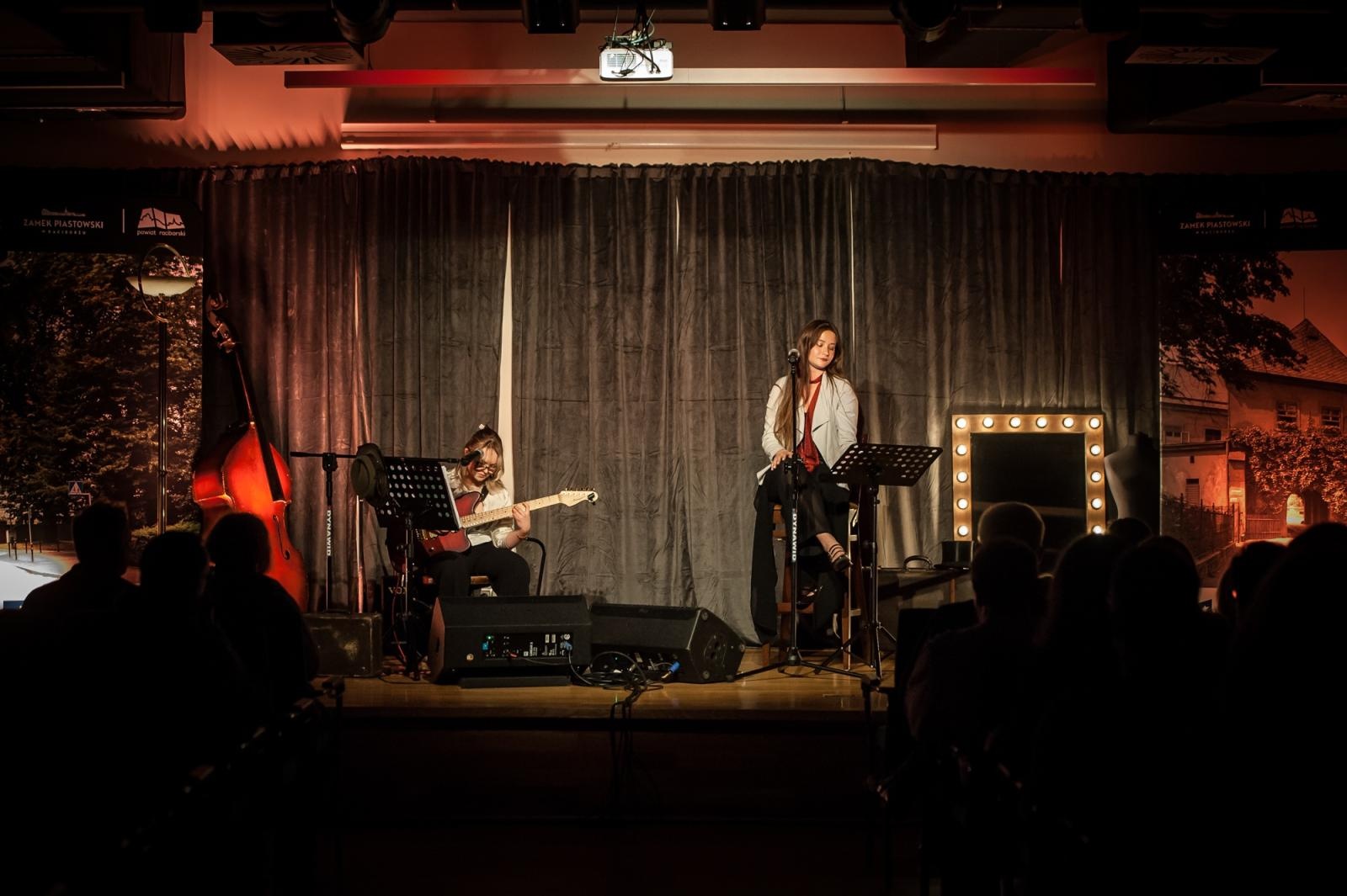 Zdjęcie w galerii na portalu naszraciborz.pl: R&B Classic na Zamku Piastowskim: Wieczór w rytmie największych hitów [FOTO i WIDEO] wiadomości z regionu