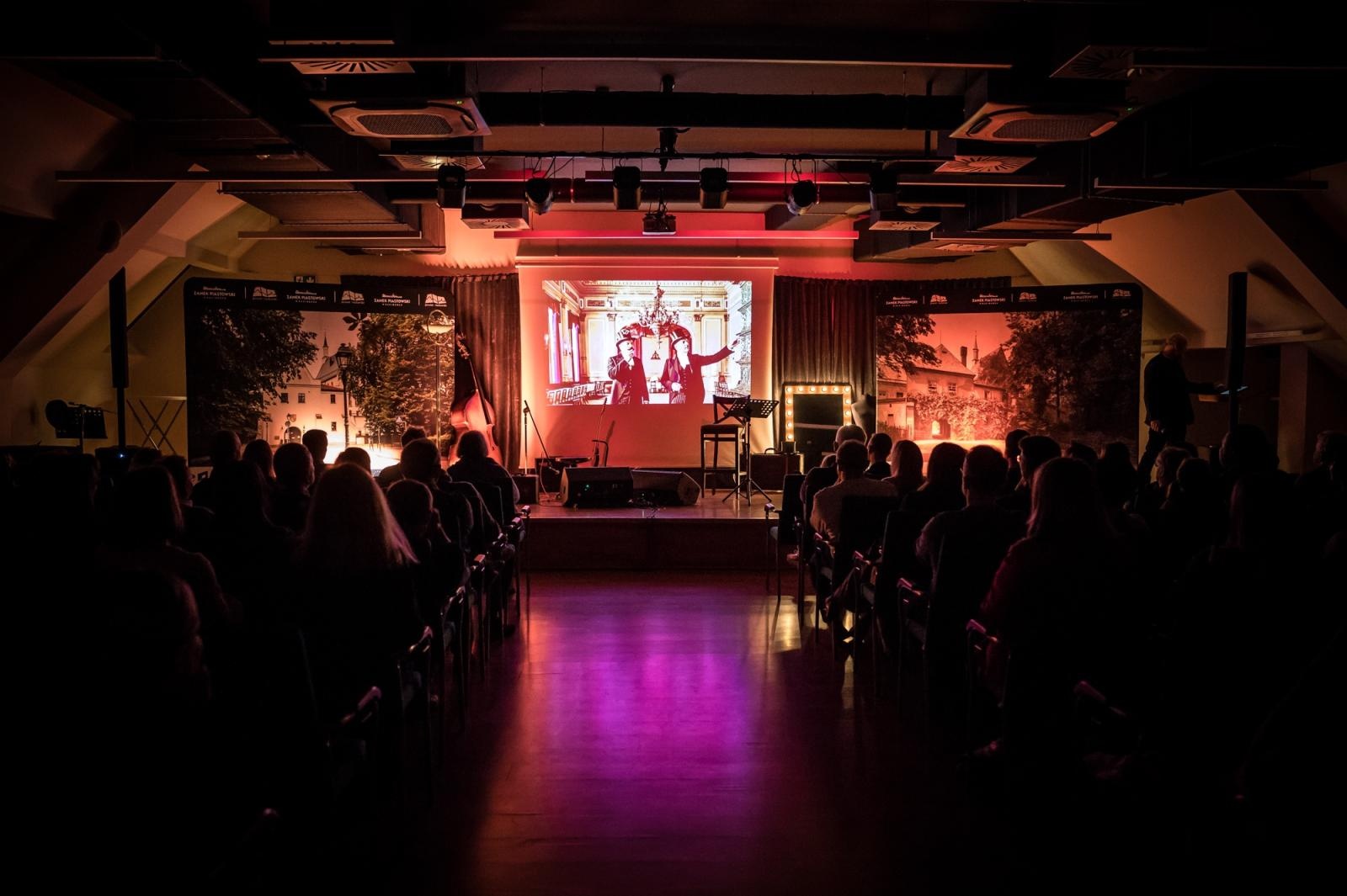 Zdjęcie w galerii na portalu naszraciborz.pl: R&B Classic na Zamku Piastowskim: Wieczór w rytmie największych hitów [FOTO i WIDEO] wiadomości z regionu