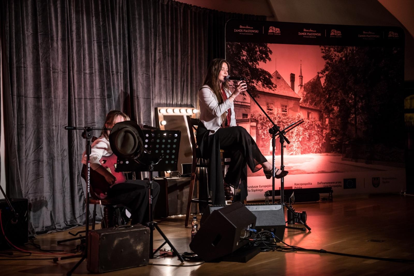 Zdjęcie w galerii na portalu naszraciborz.pl: R&B Classic na Zamku Piastowskim: Wieczór w rytmie największych hitów [FOTO i WIDEO] wiadomości z regionu