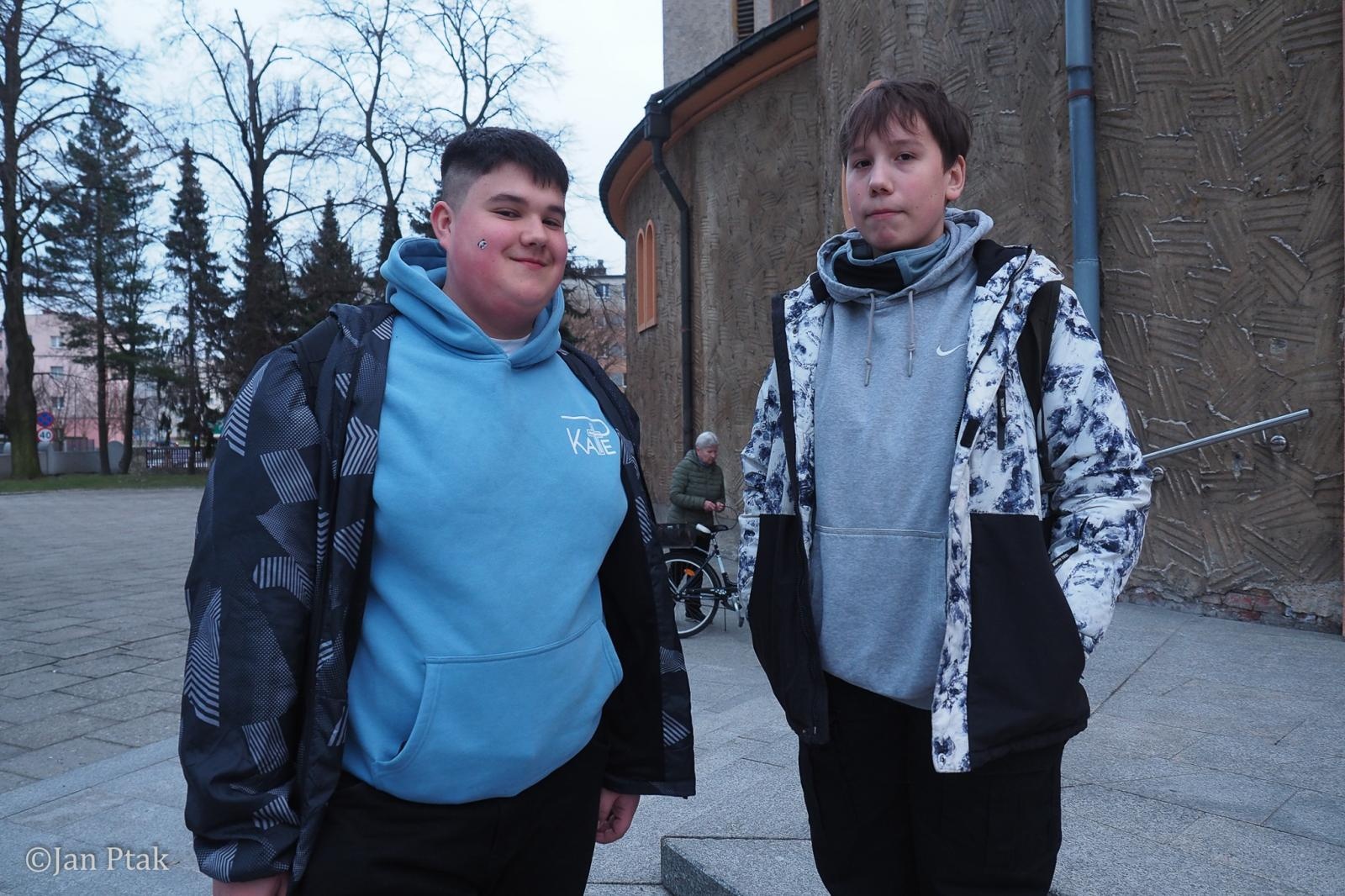 Zdjęcie w galerii na portalu naszraciborz.pl: Ekstremalna Droga Krzyżowa. Wyzwanie w ciszy i mroku podjęte przez wiernych z naszego powiatu [FOTO] wiadomości z regionu