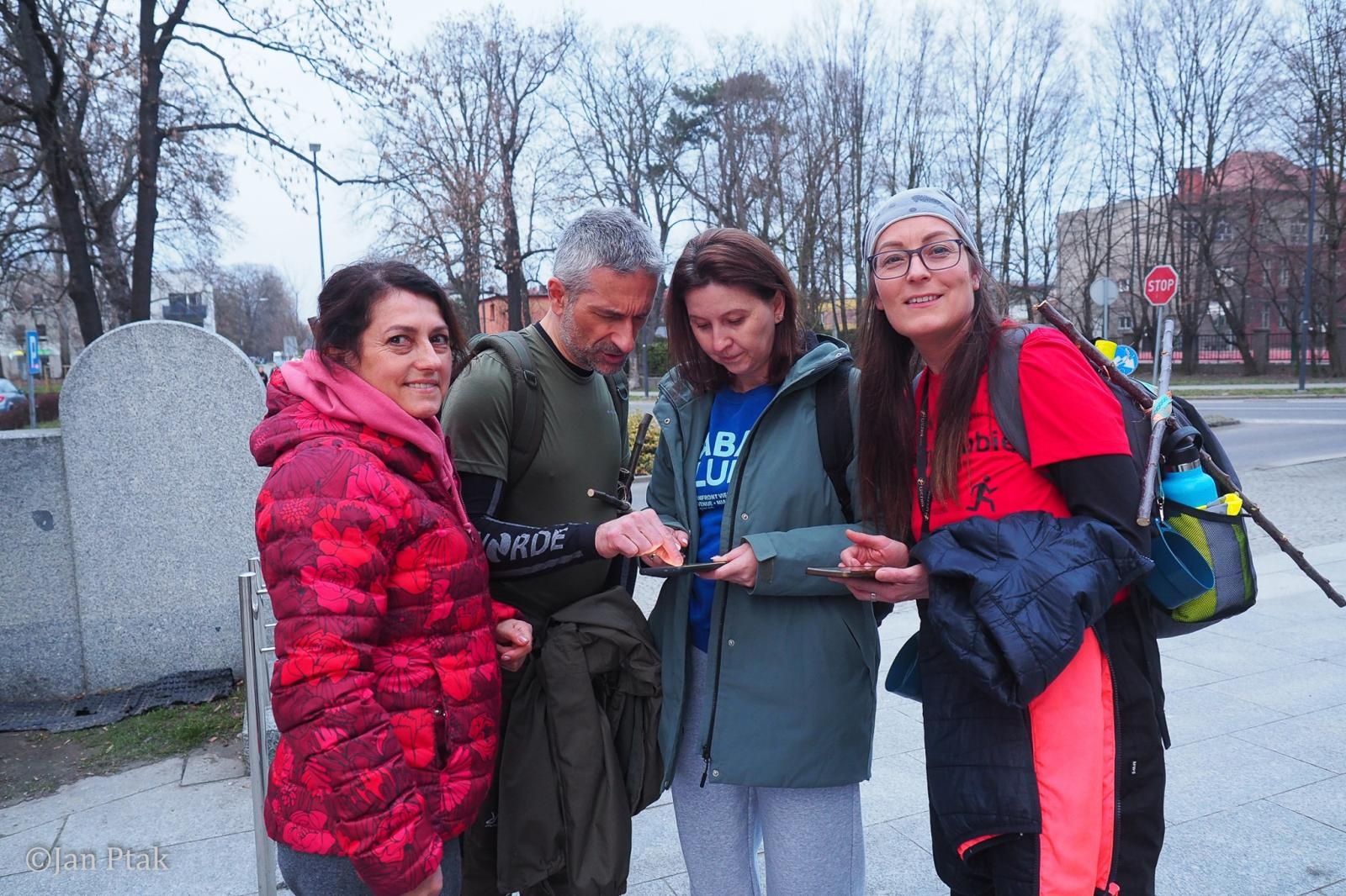Zdjęcie w galerii na portalu naszraciborz.pl: Ekstremalna Droga Krzyżowa. Wyzwanie w ciszy i mroku podjęte przez wiernych z naszego powiatu [FOTO] wiadomości z regionu