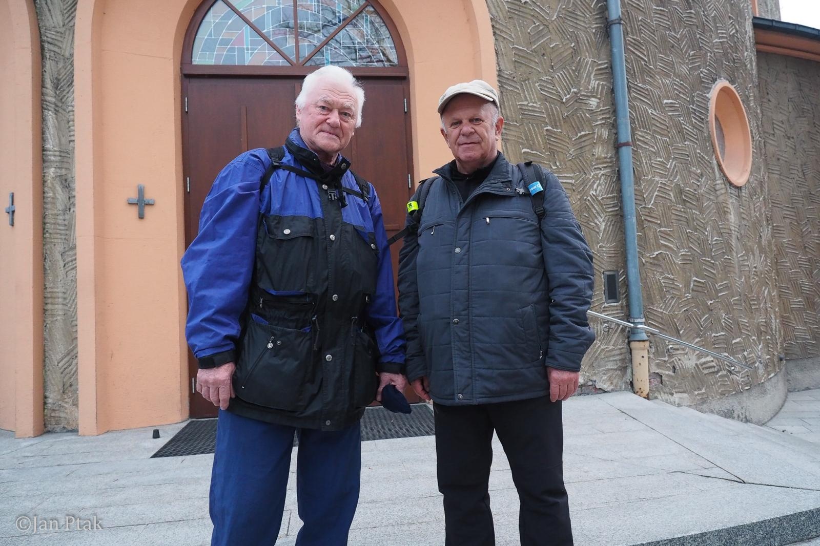 Zdjęcie w galerii na portalu naszraciborz.pl: Ekstremalna Droga Krzyżowa. Wyzwanie w ciszy i mroku podjęte przez wiernych z naszego powiatu [FOTO] wiadomości z regionu
