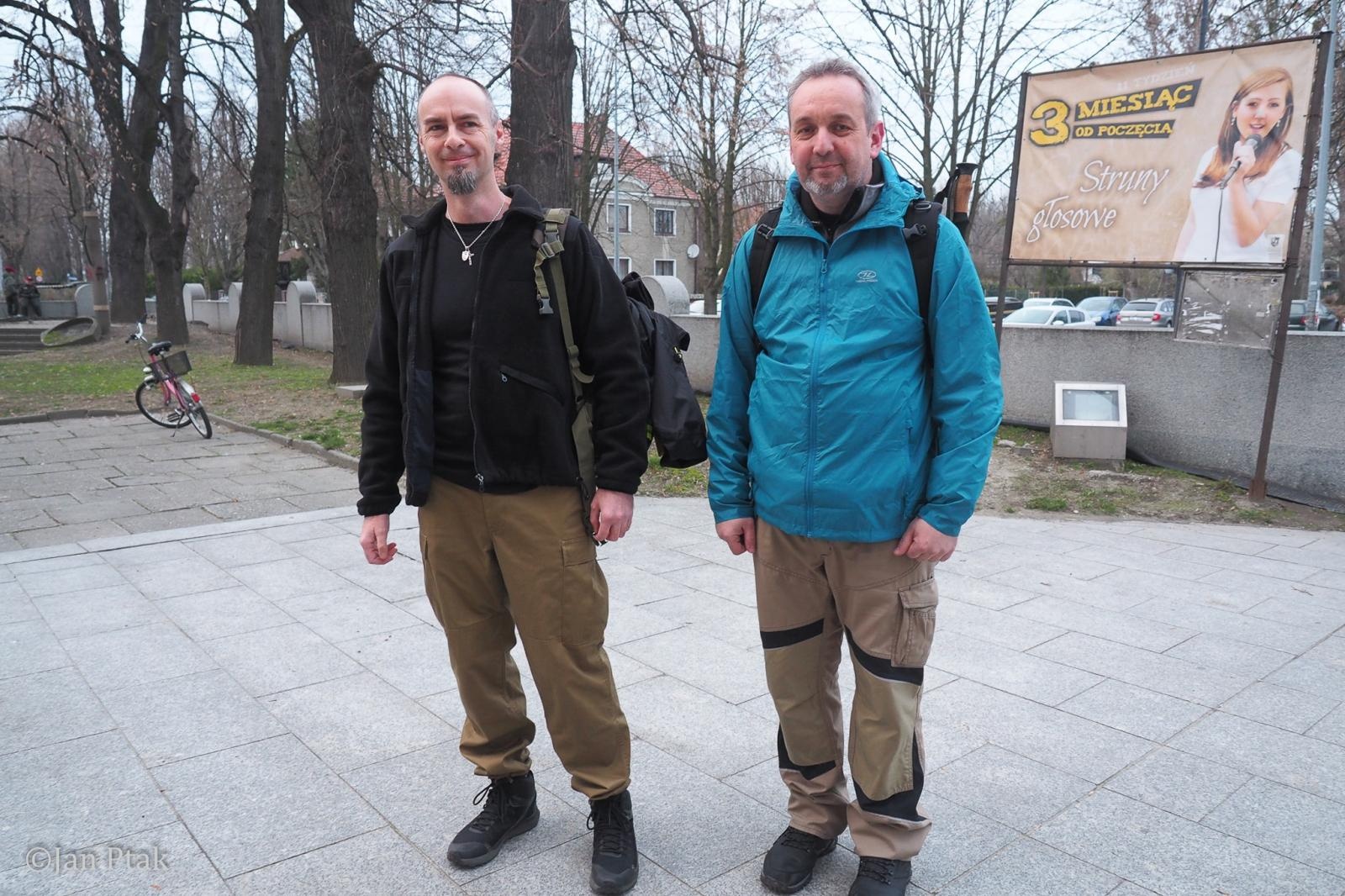Zdjęcie w galerii na portalu naszraciborz.pl: Ekstremalna Droga Krzyżowa. Wyzwanie w ciszy i mroku podjęte przez wiernych z naszego powiatu [FOTO] wiadomości z regionu