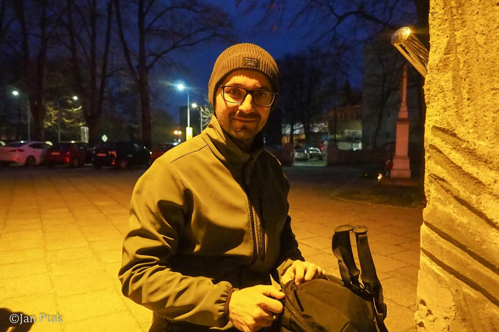 Zdjęcie w galerii na portalu naszraciborz.pl: Ekstremalna Droga Krzyżowa. Wyzwanie w ciszy i mroku podjęte przez wiernych z naszego powiatu [FOTO] wiadomości z regionu