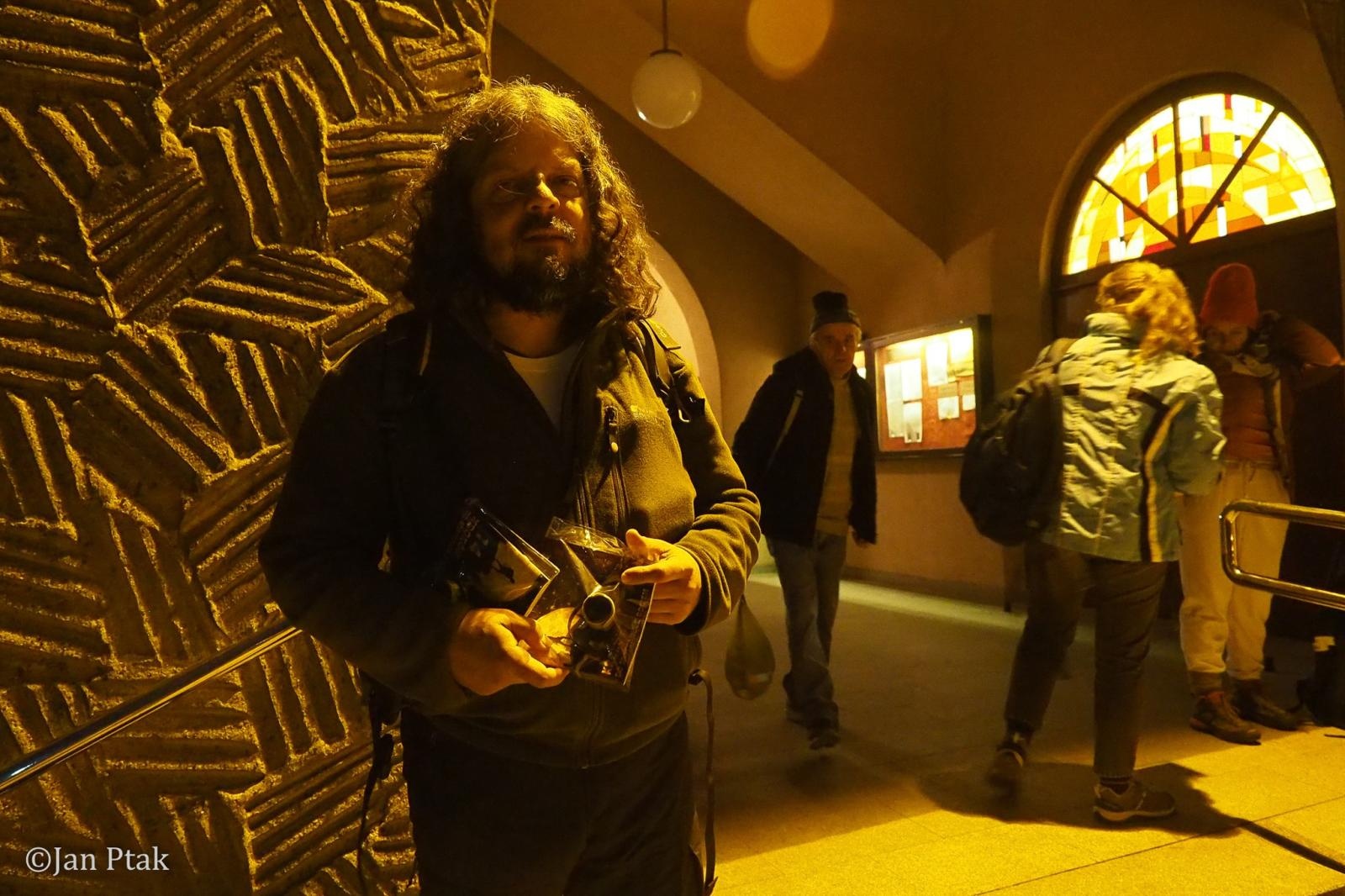 Zdjęcie w galerii na portalu naszraciborz.pl: Ekstremalna Droga Krzyżowa. Wyzwanie w ciszy i mroku podjęte przez wiernych z naszego powiatu [FOTO] wiadomości z regionu