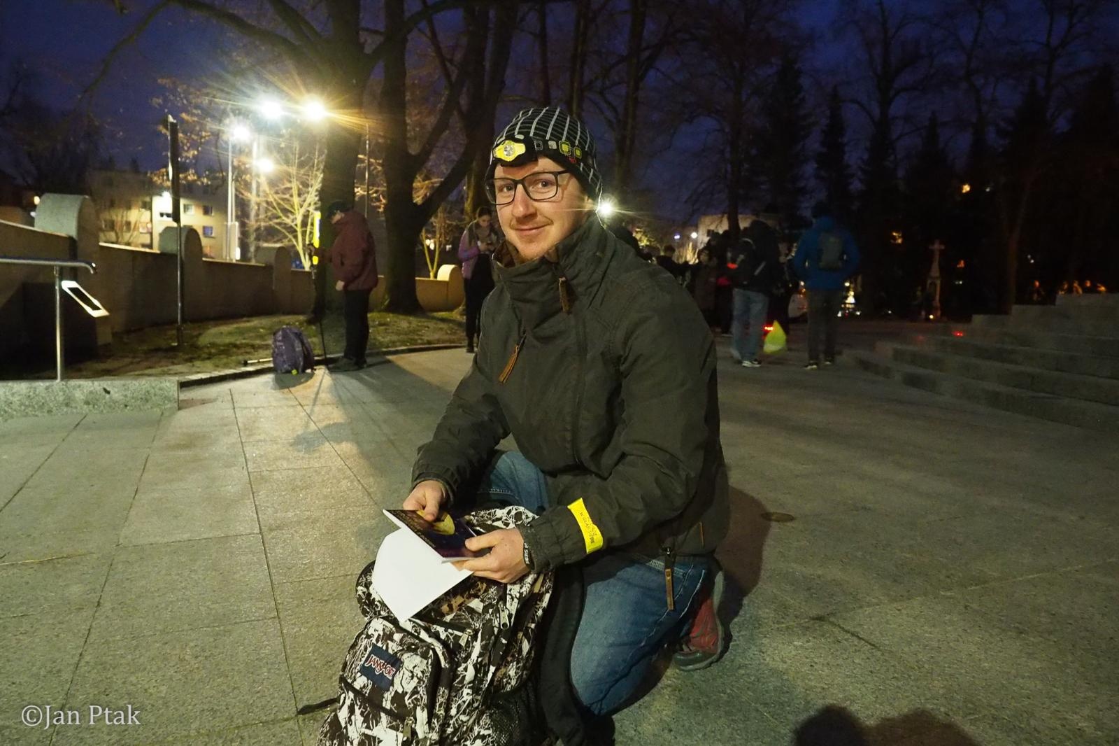 Zdjęcie w galerii na portalu naszraciborz.pl: Ekstremalna Droga Krzyżowa. Wyzwanie w ciszy i mroku podjęte przez wiernych z naszego powiatu [FOTO] wiadomości z regionu